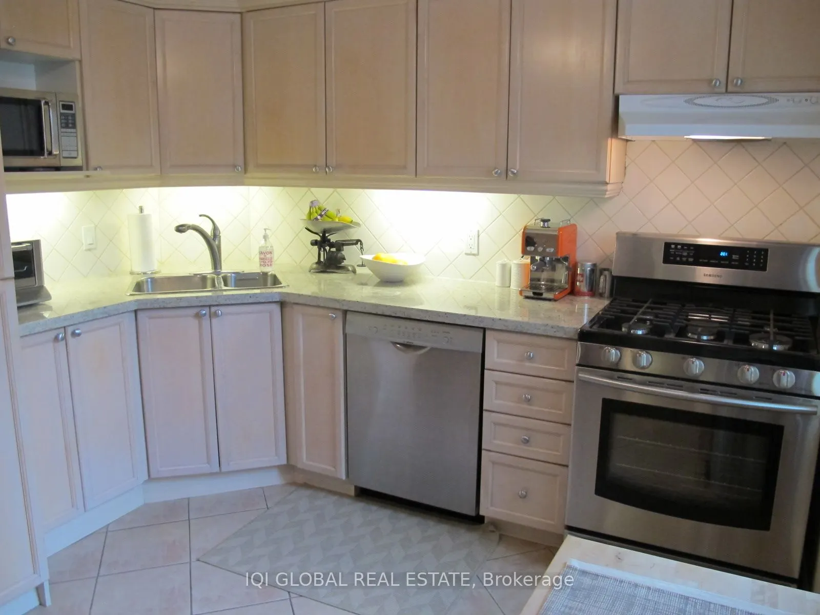 34 Barton Avenue, #Main Floor