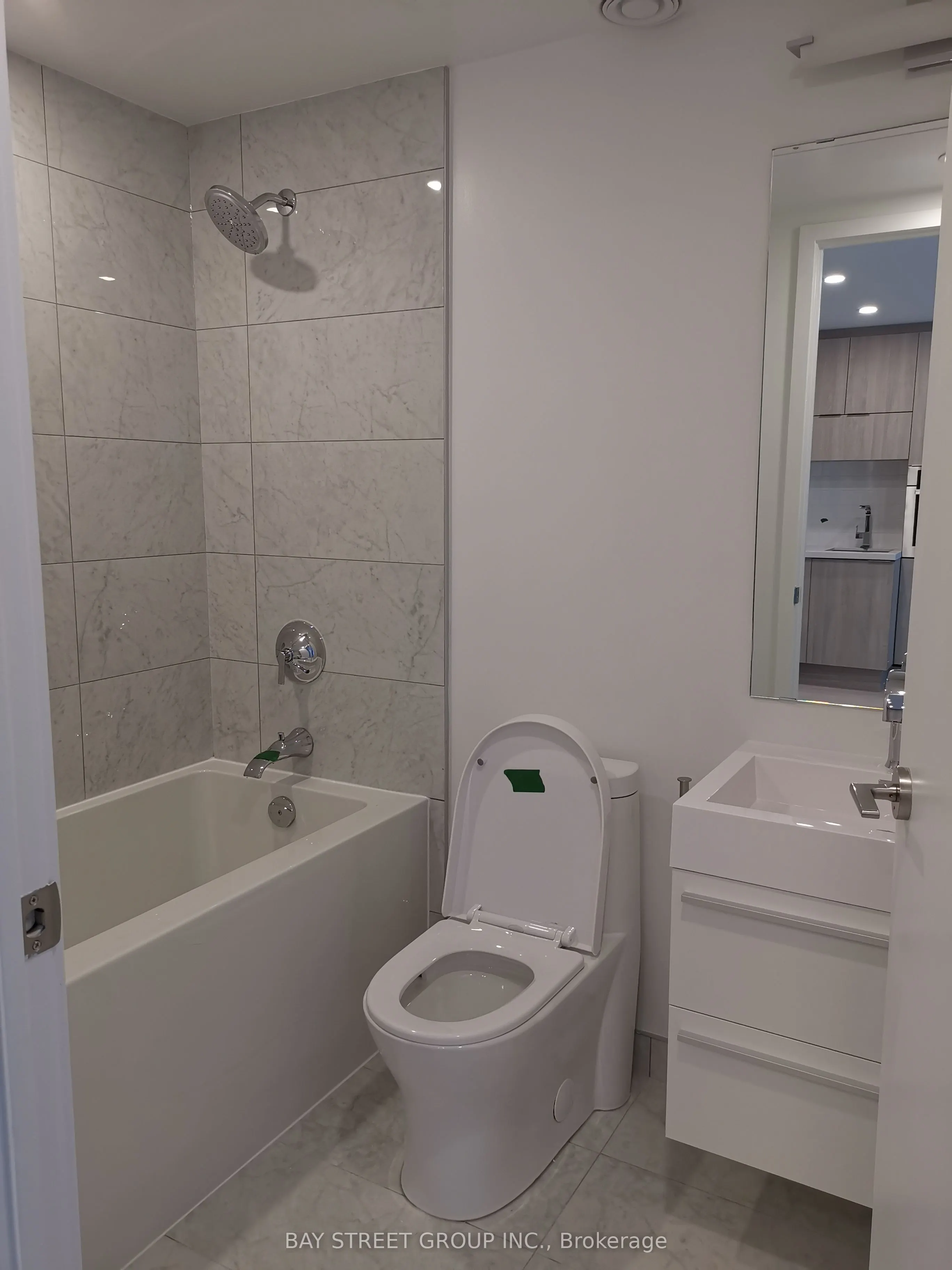 39 Roehampton Avenue, #1306