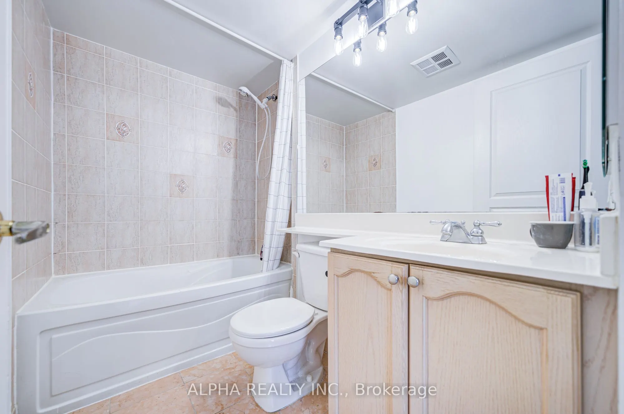 15 Northtown Way, #2228