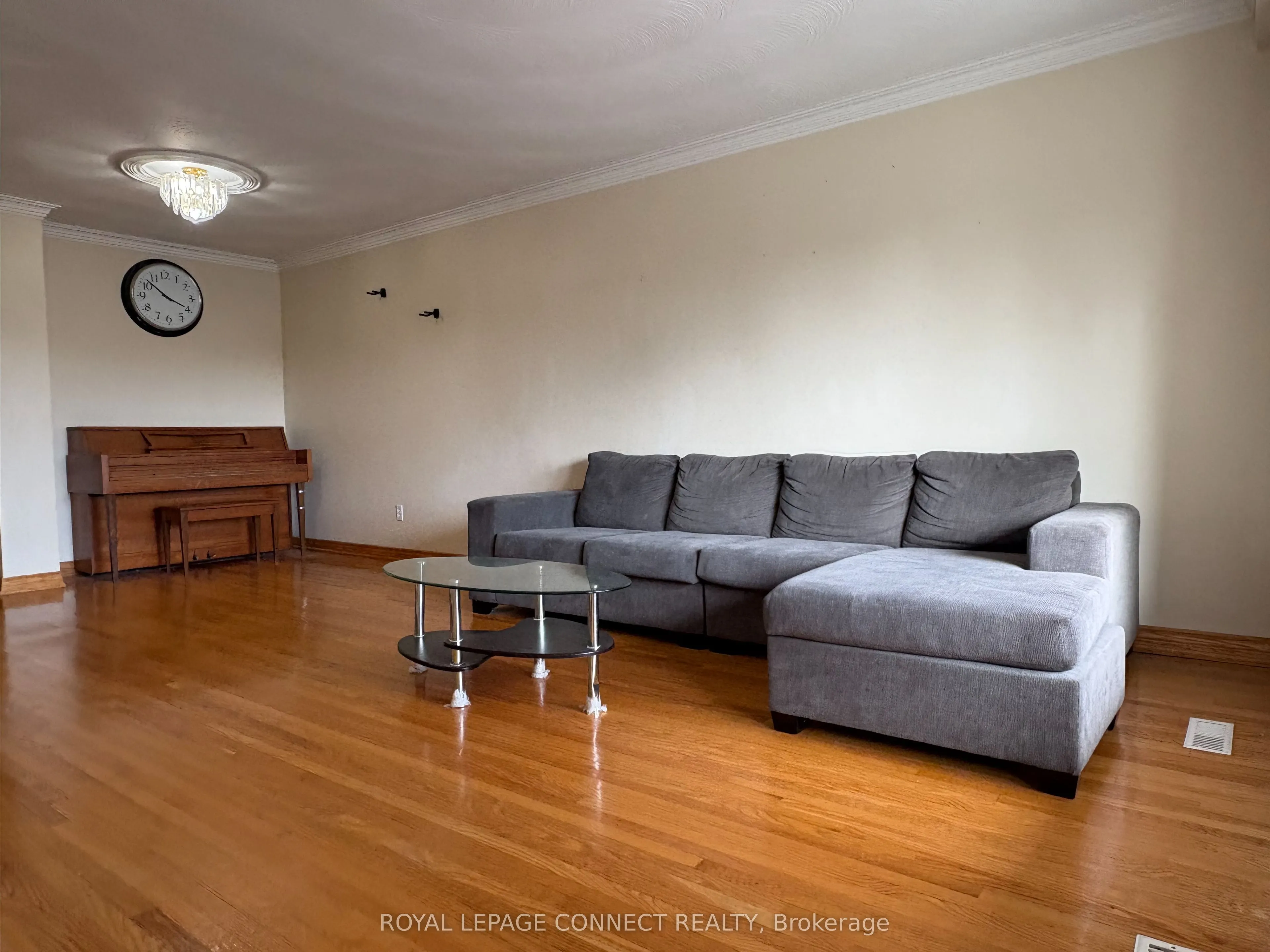 58 Navaho Drive, #Upper