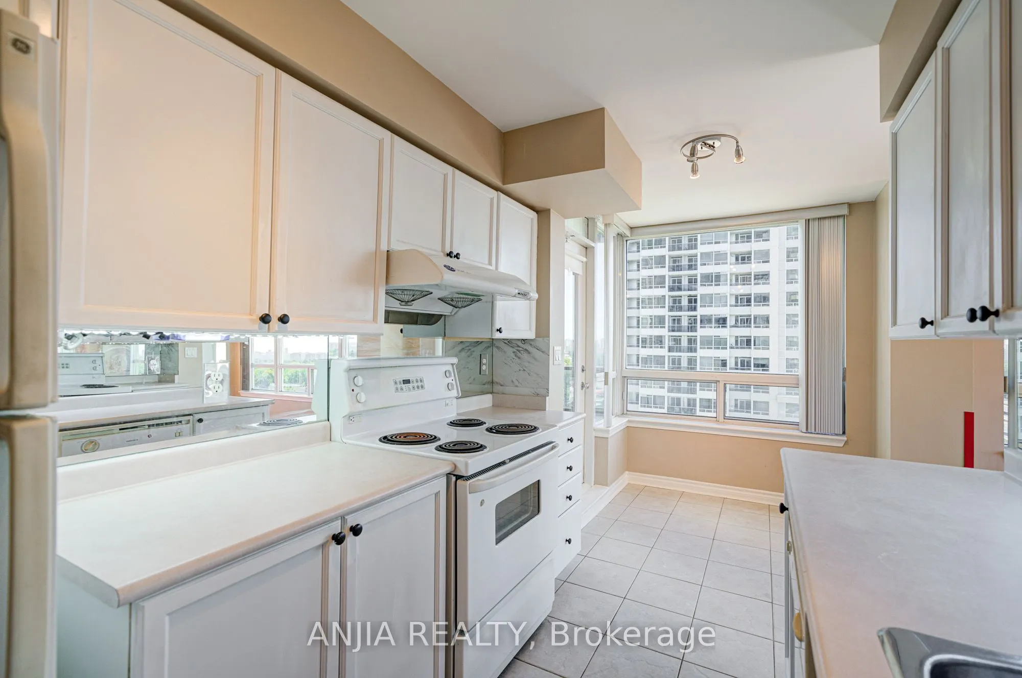 1 Rean Drive, #908