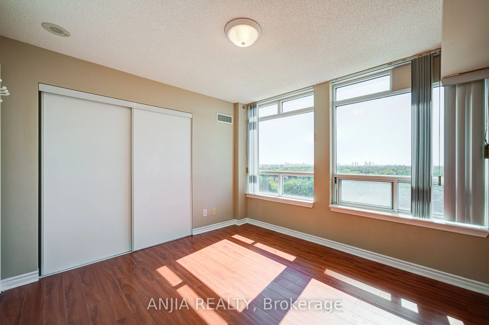 1 Rean Drive, #908
