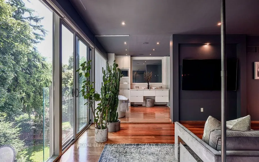 63 Douglas Crescent
