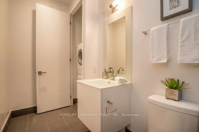111 St Clair Avenue W, #504