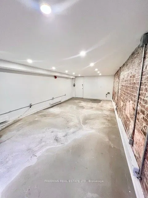 599 Bloor Street W, #Lower Level
