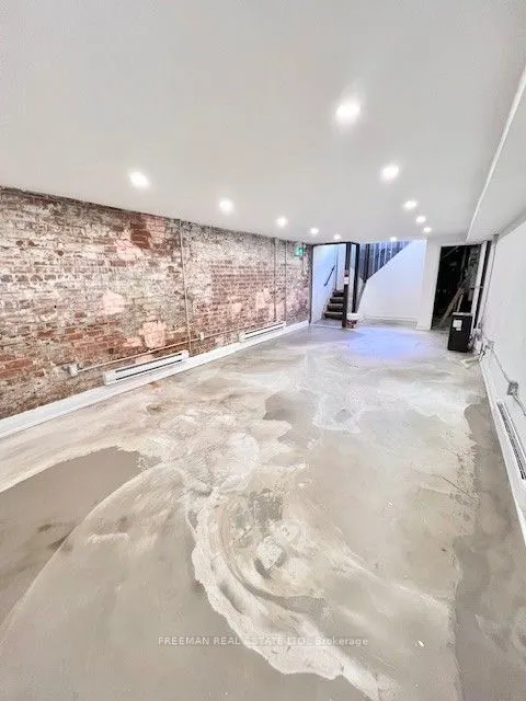599 Bloor Street W, #Lower Level