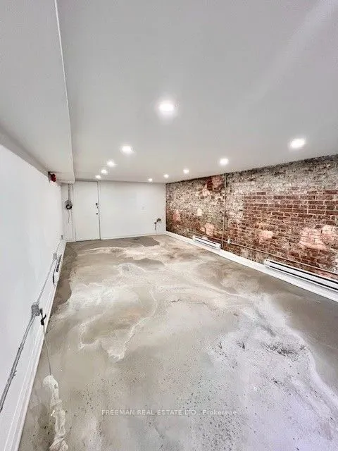 599 Bloor Street W, #Lower Level
