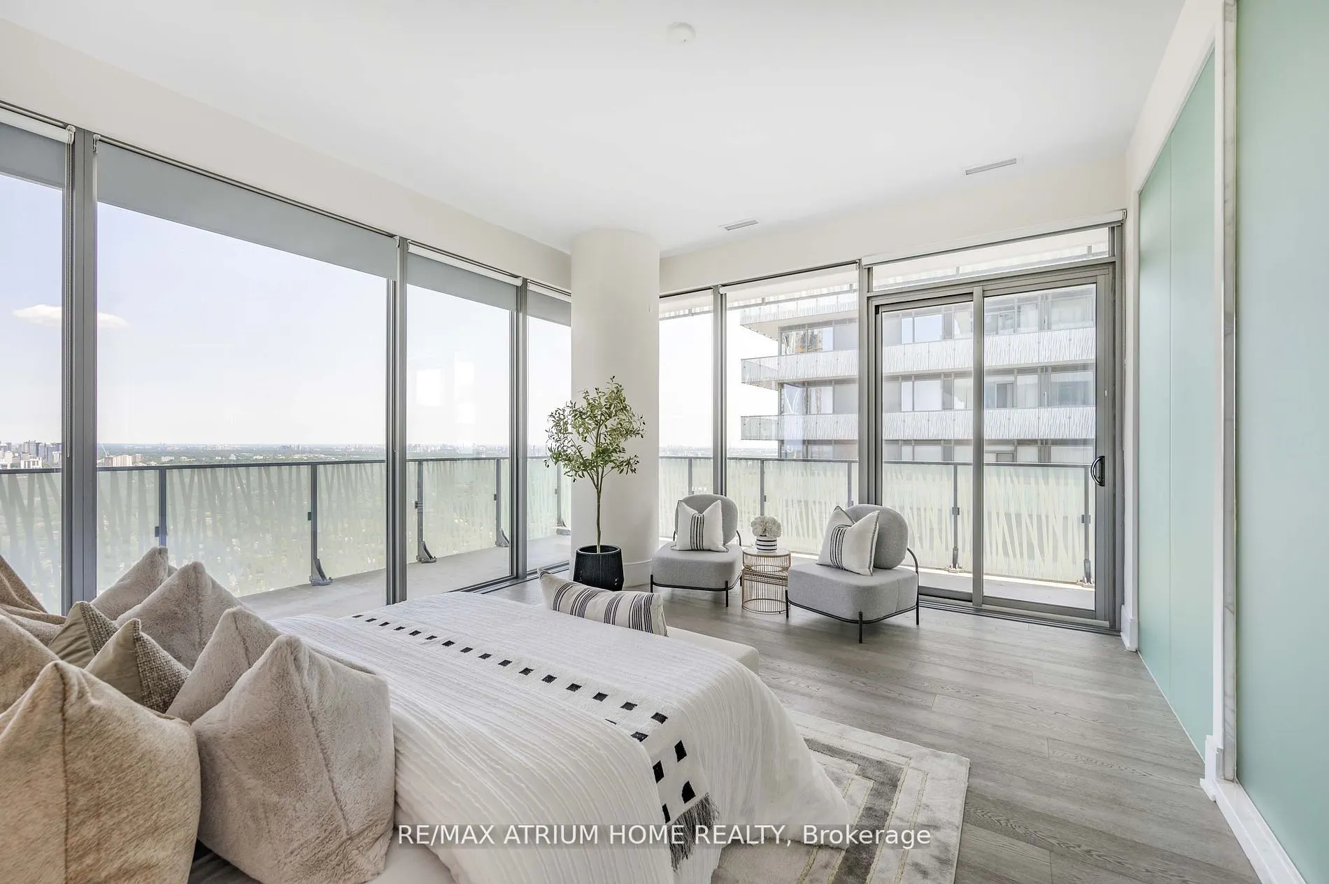42 Charles Street E, #PH 5305