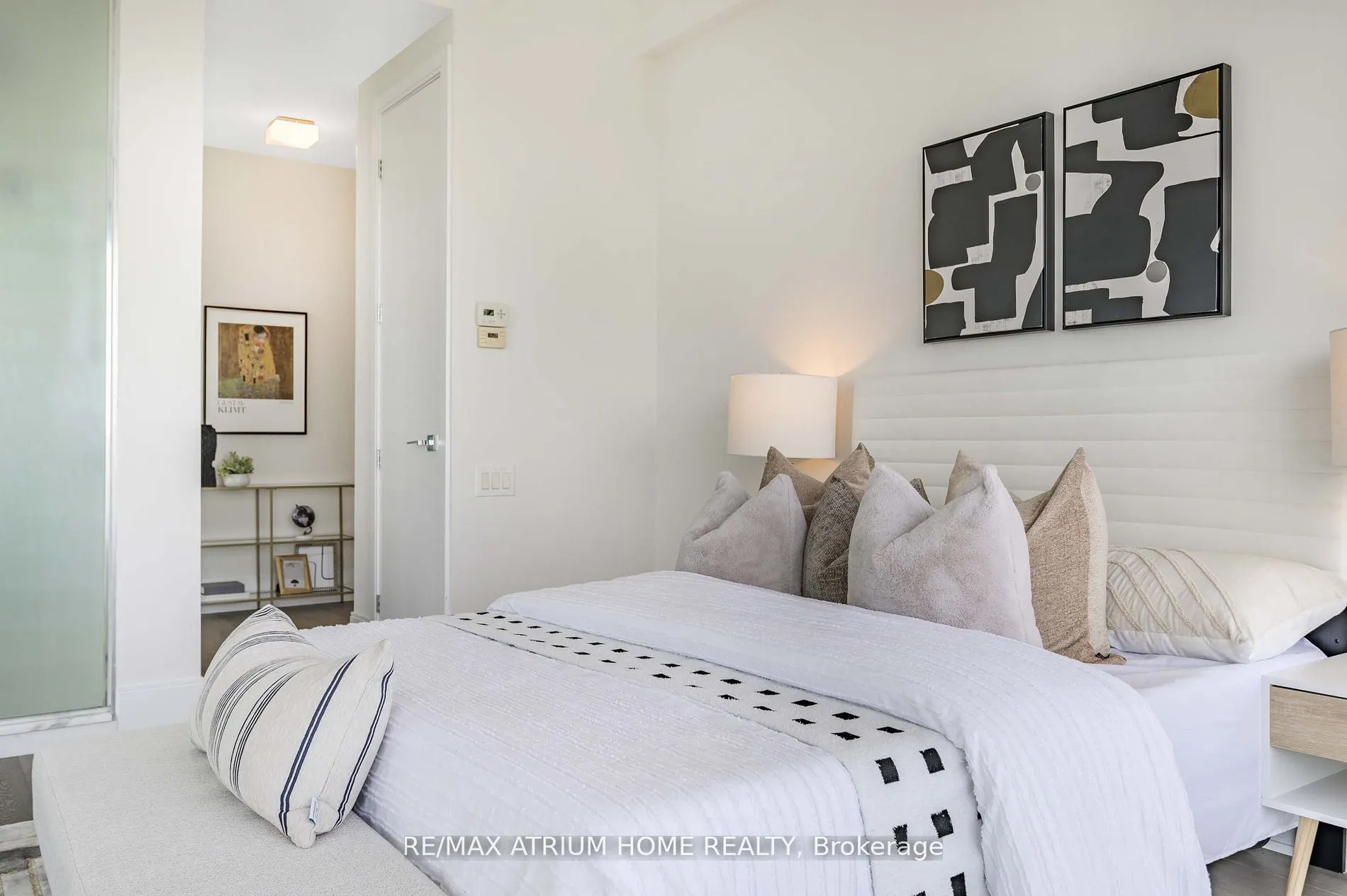 42 Charles Street E, #PH 5305