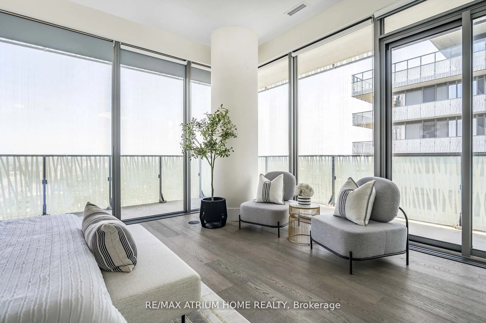 42 Charles Street E, #PH 5305