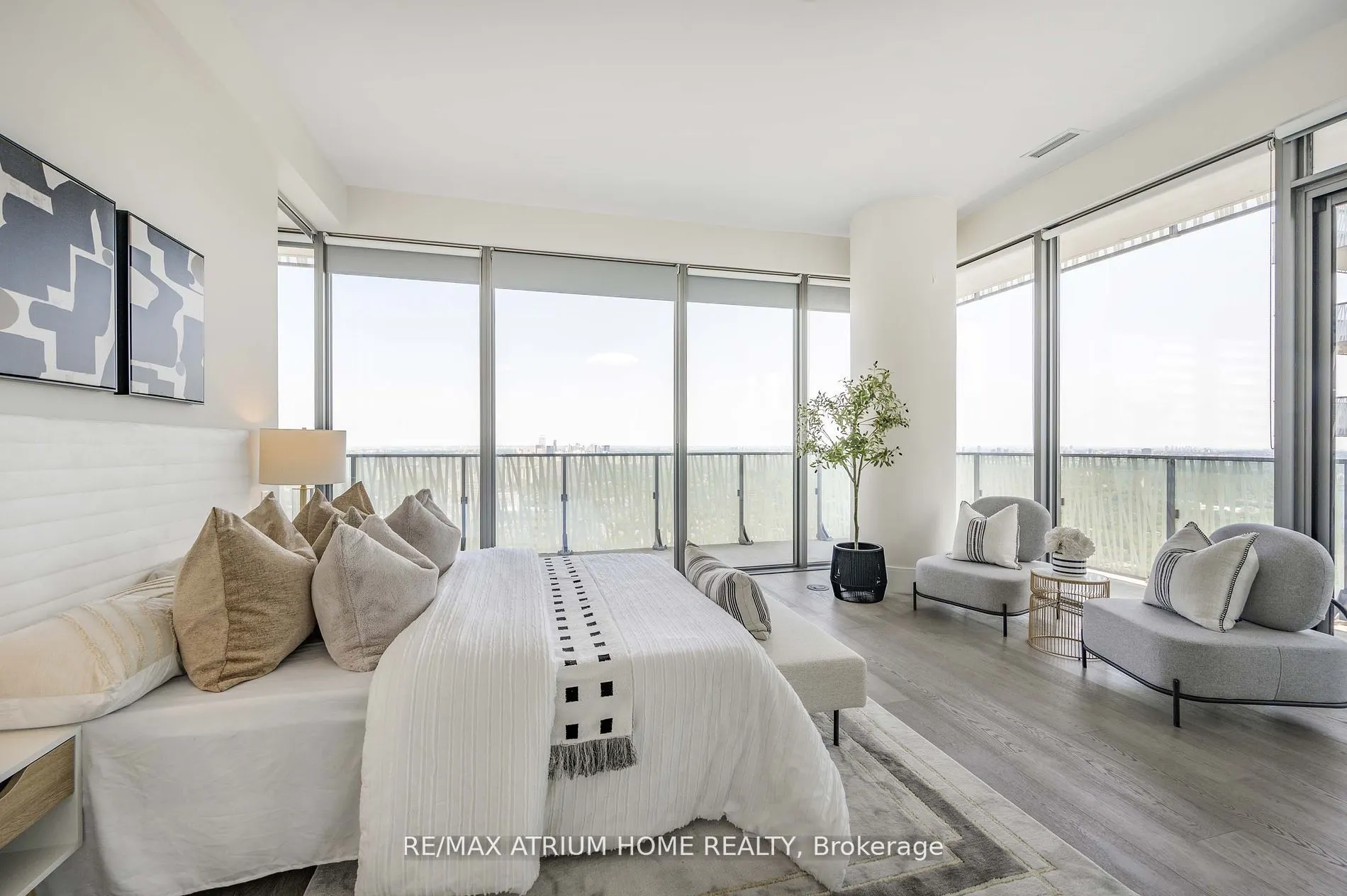 42 Charles Street E, #PH 5305