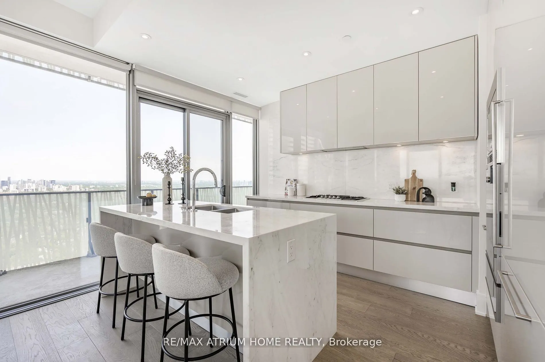 42 Charles Street E, #PH 5305