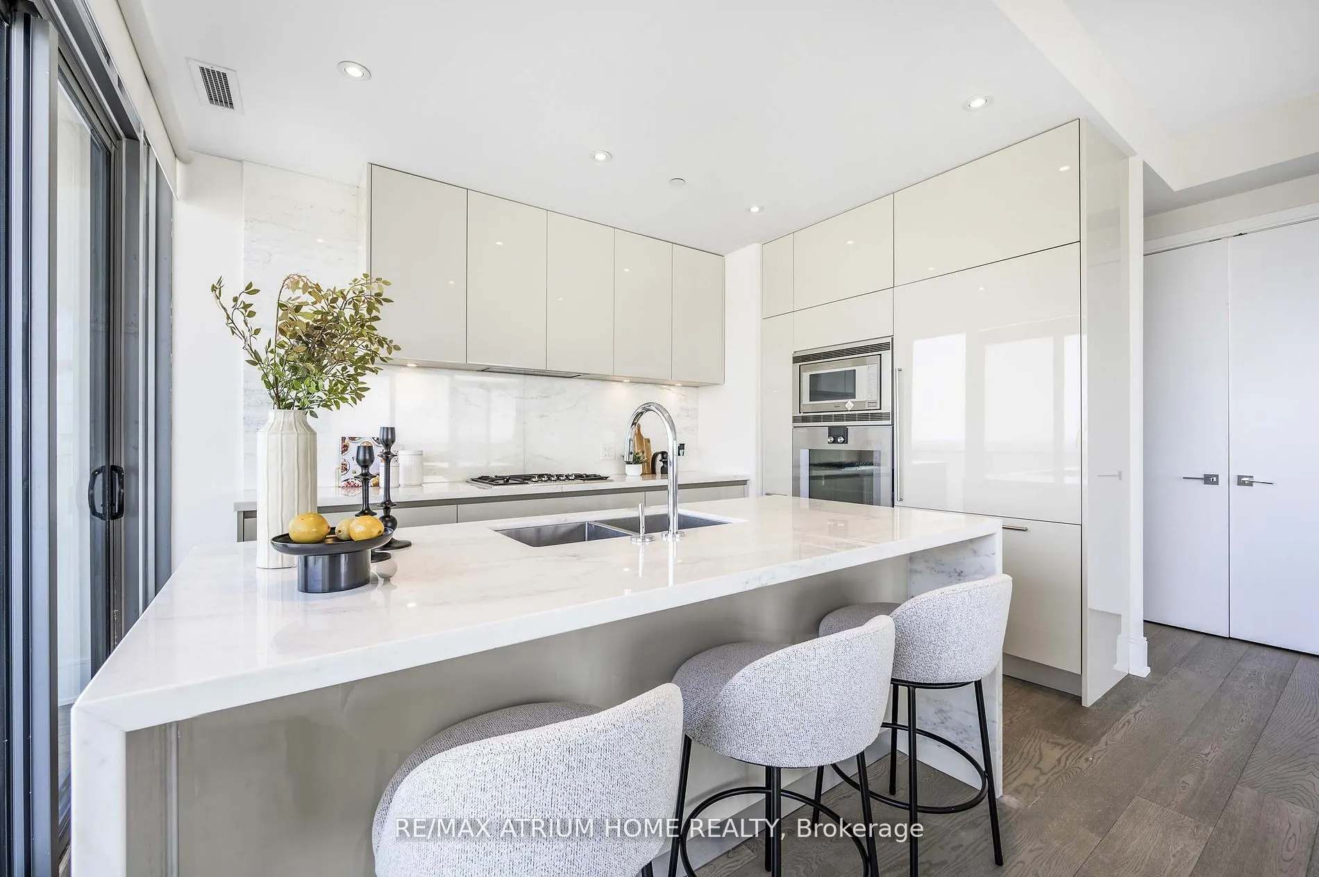 42 Charles Street E, #PH 5305
