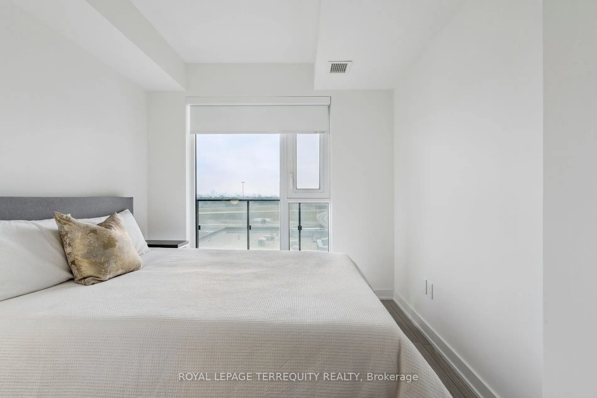 8 Tippett Road, #809