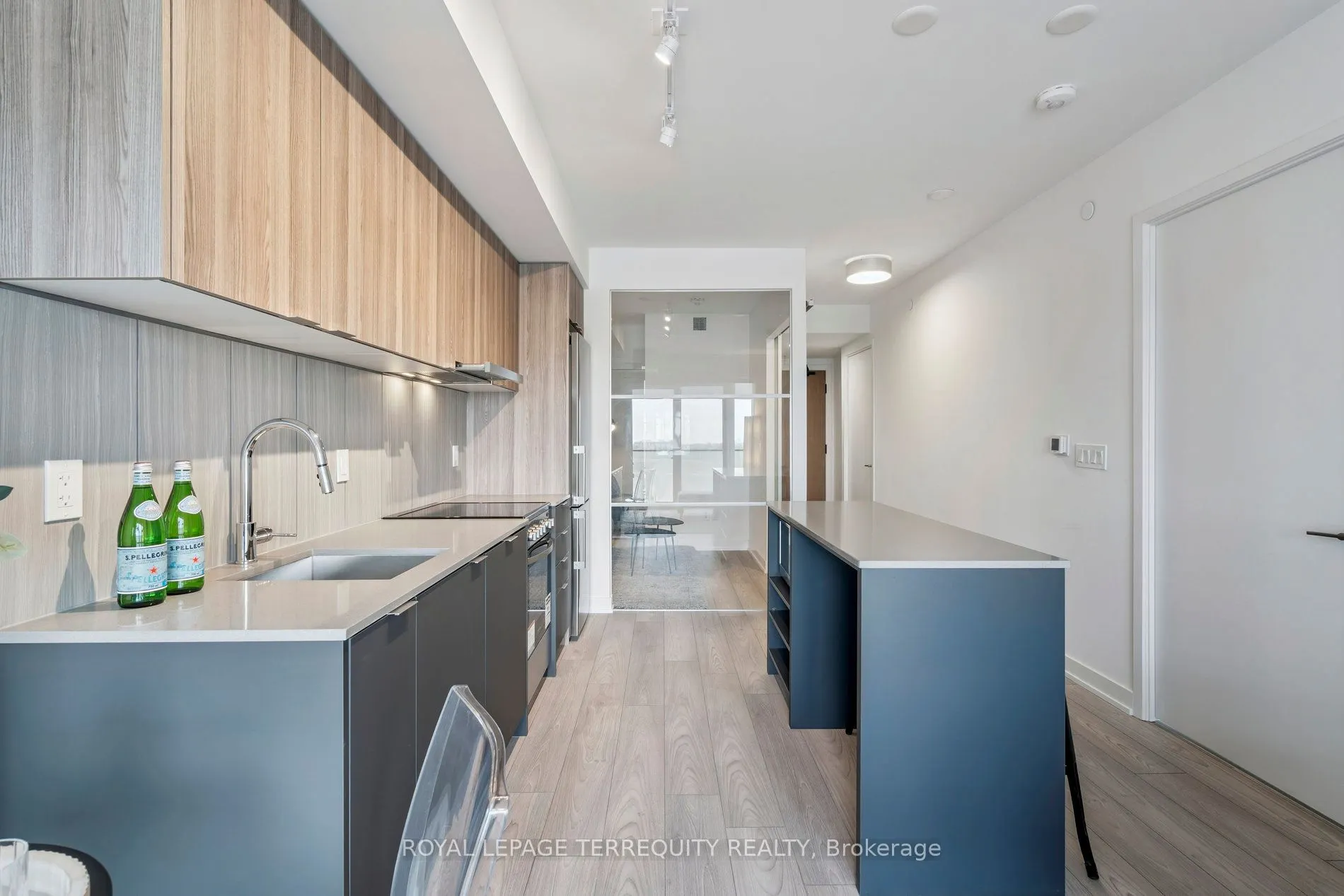8 Tippett Road, #809