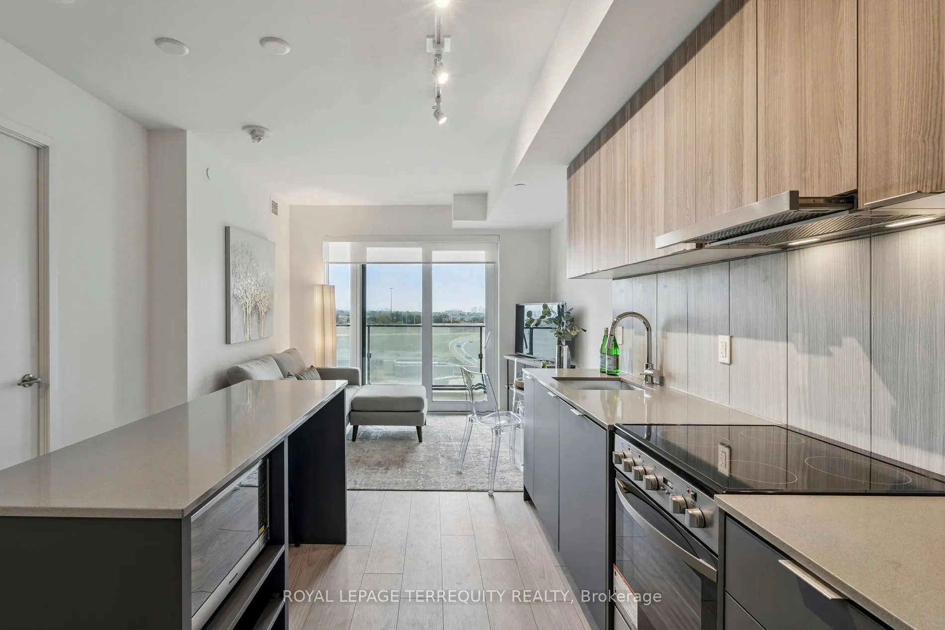 8 Tippett Road, #809