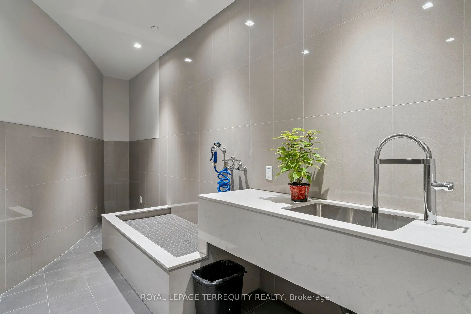 8 Tippett Road, #809