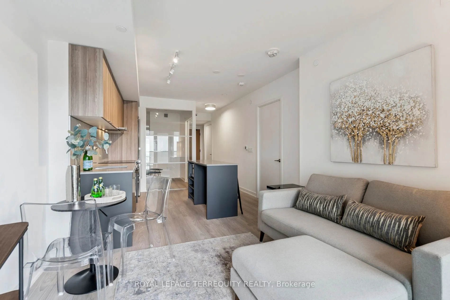 8 Tippett Road, #809