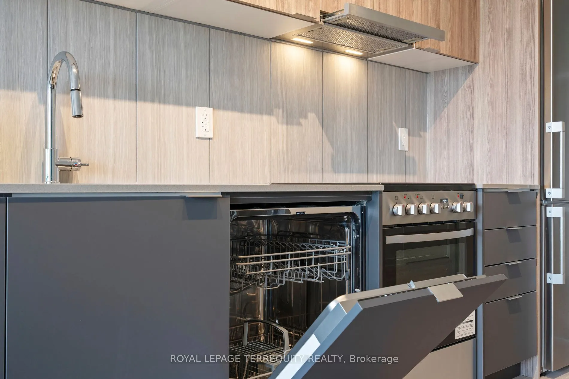 8 Tippett Road, #809