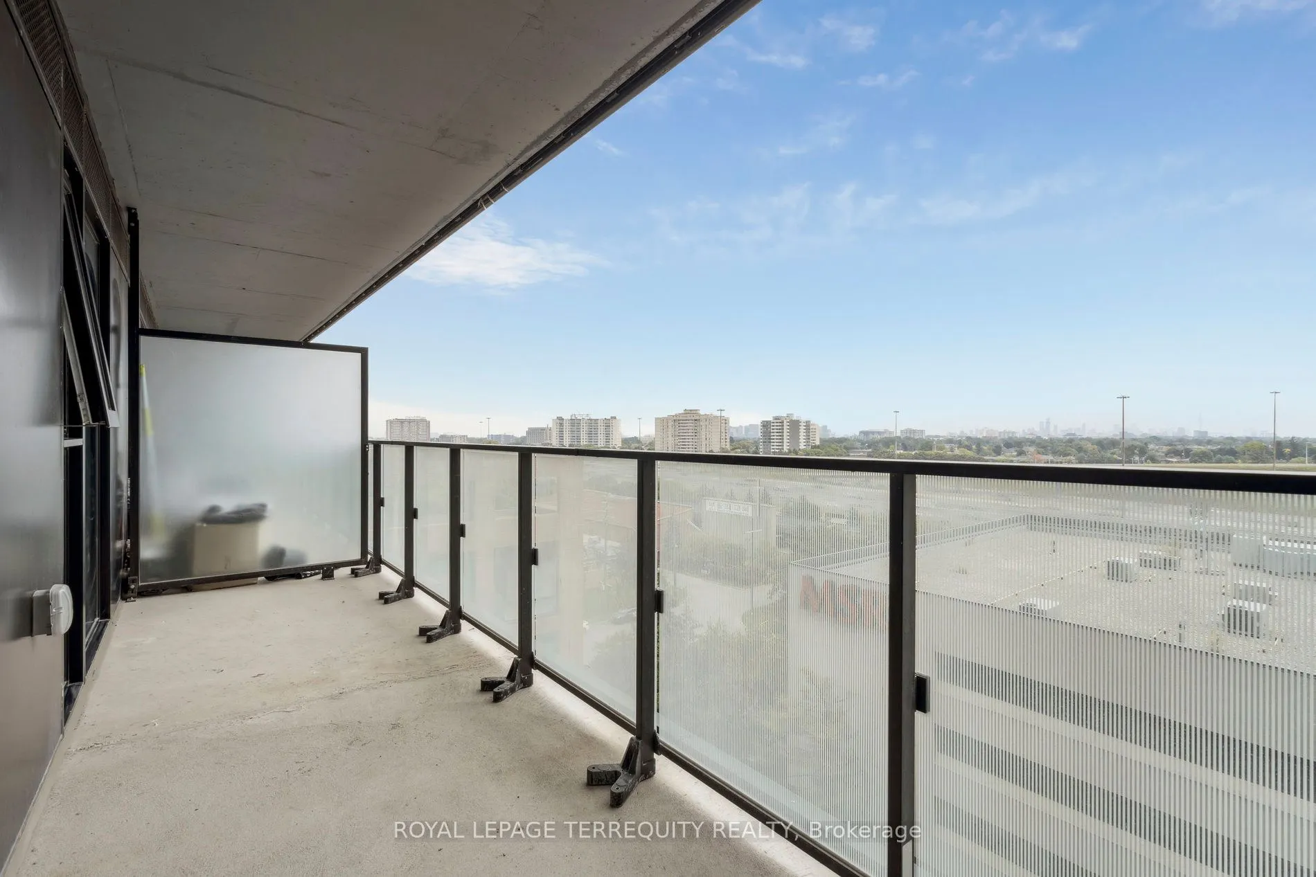 8 Tippett Road, #809