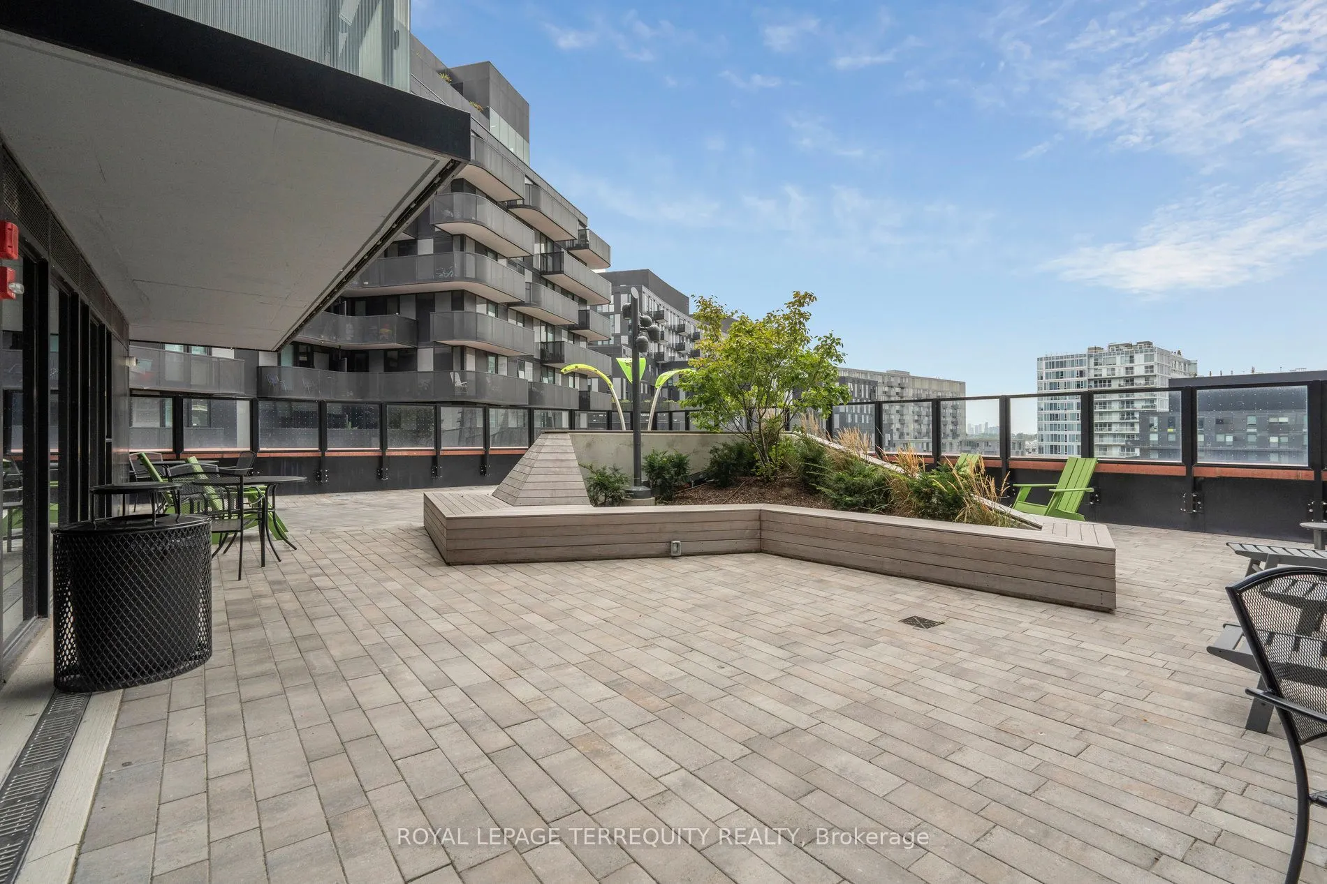 8 Tippett Road, #809