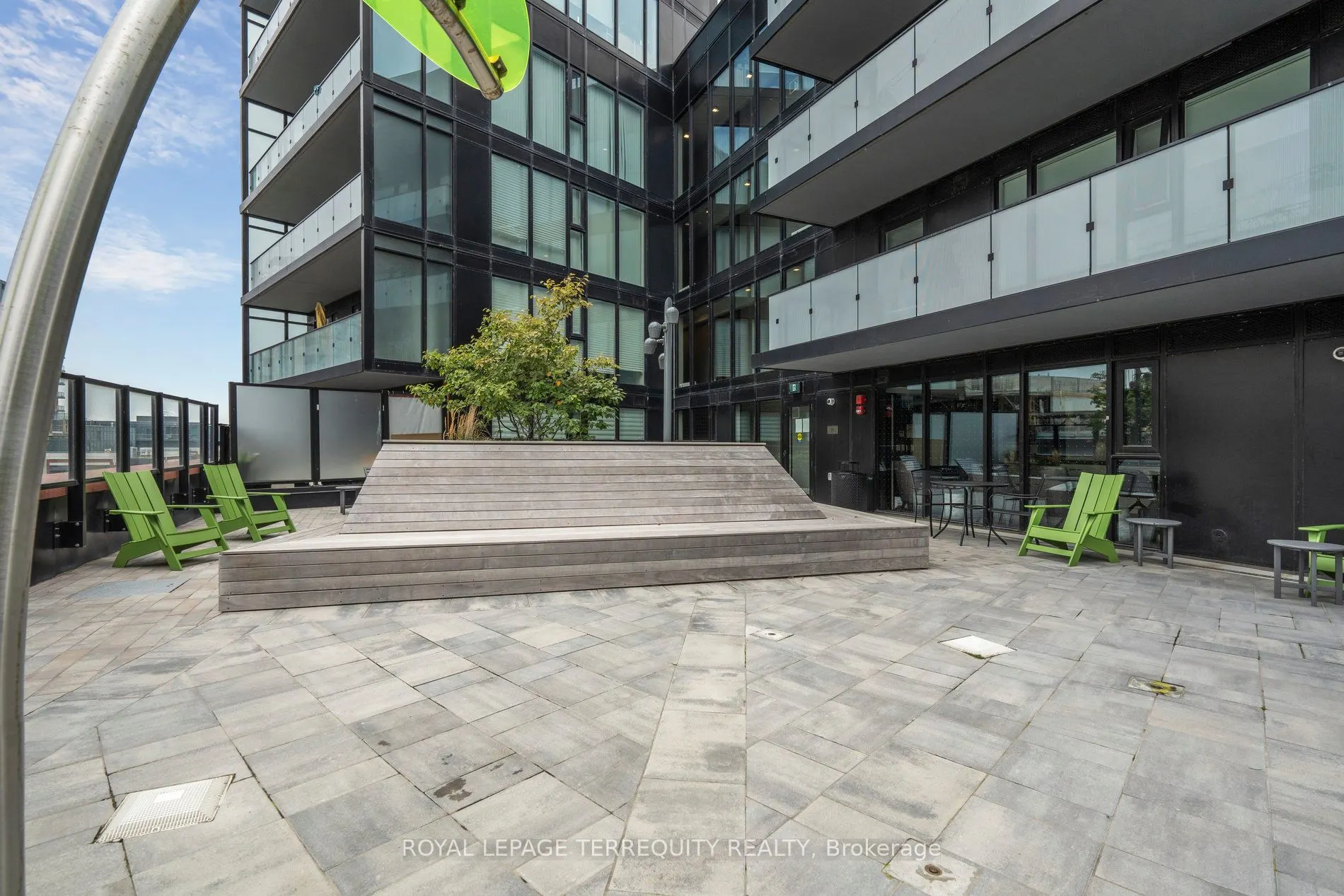 8 Tippett Road, #809