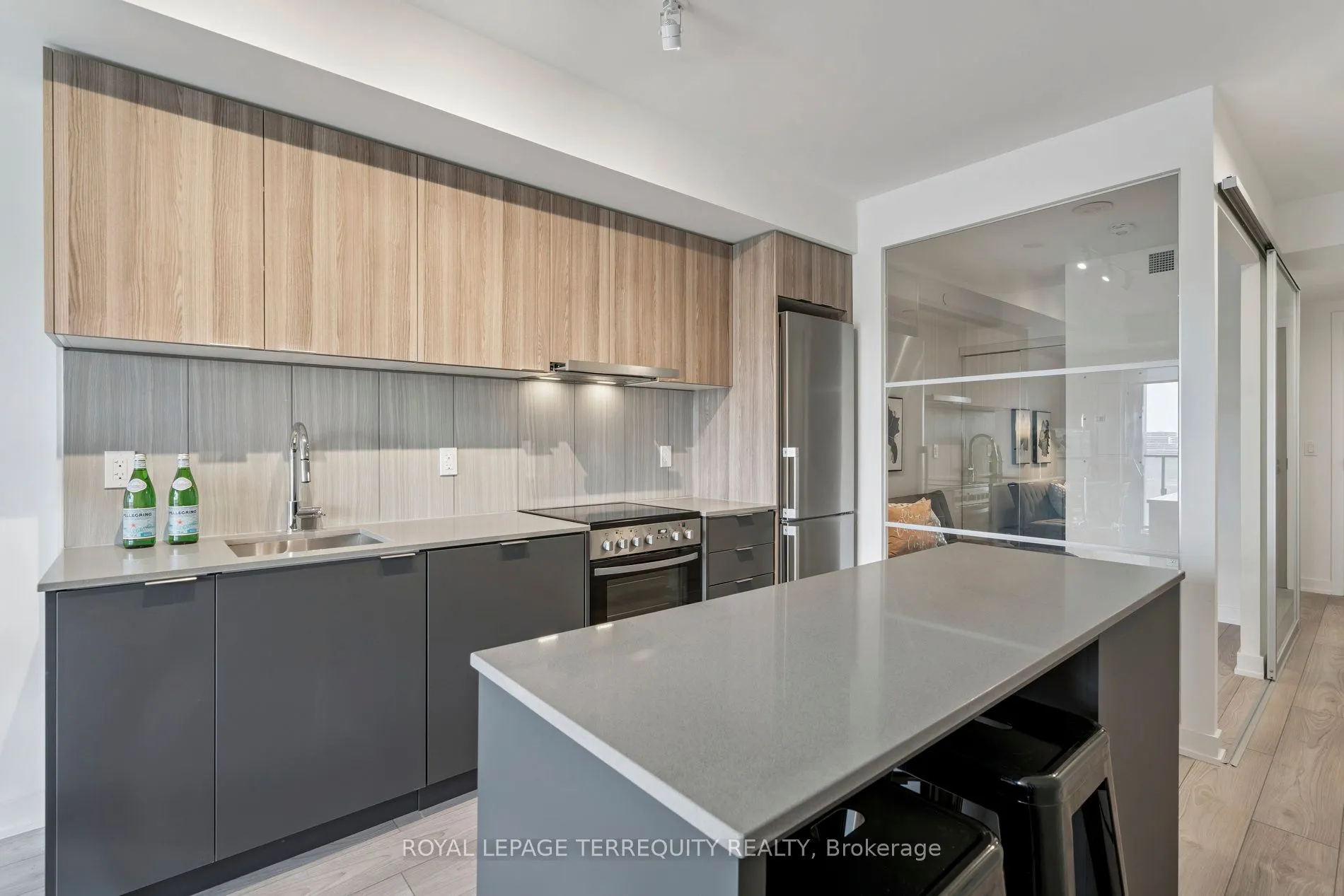 8 Tippett Road, #809