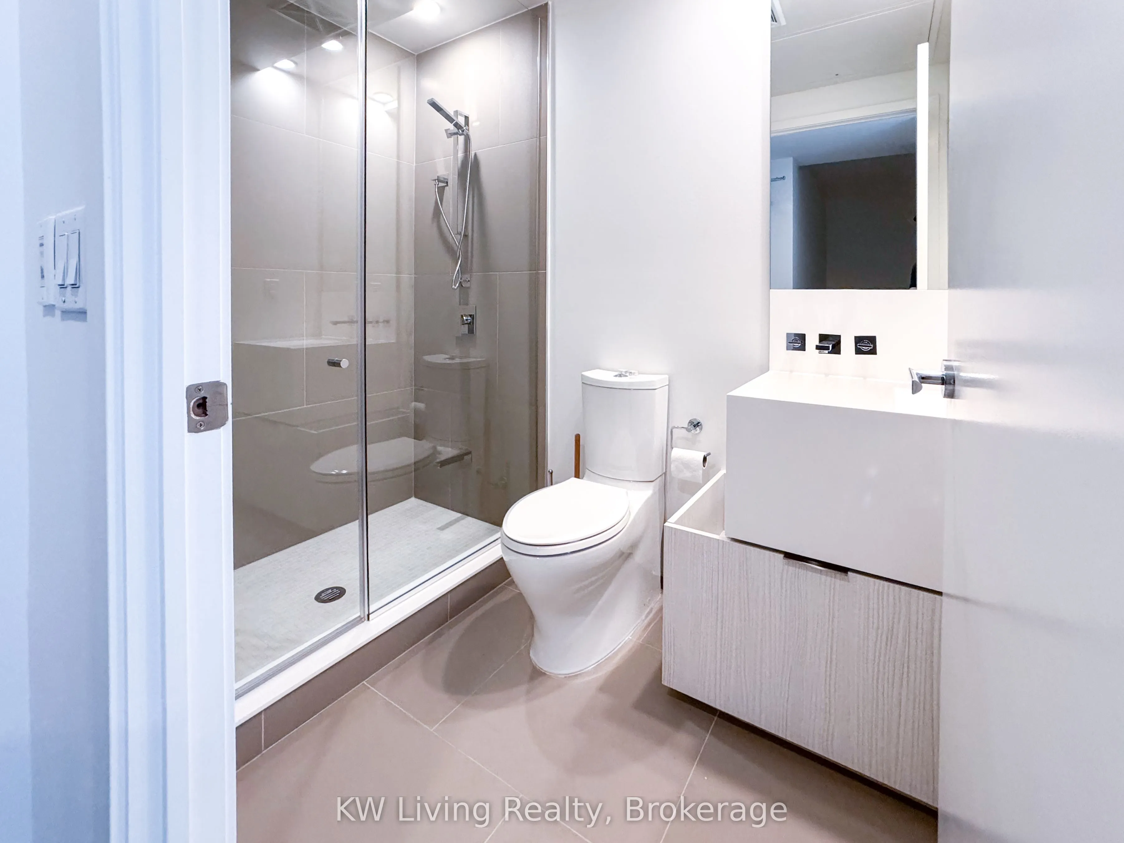 1 Bloor Street E, #6107