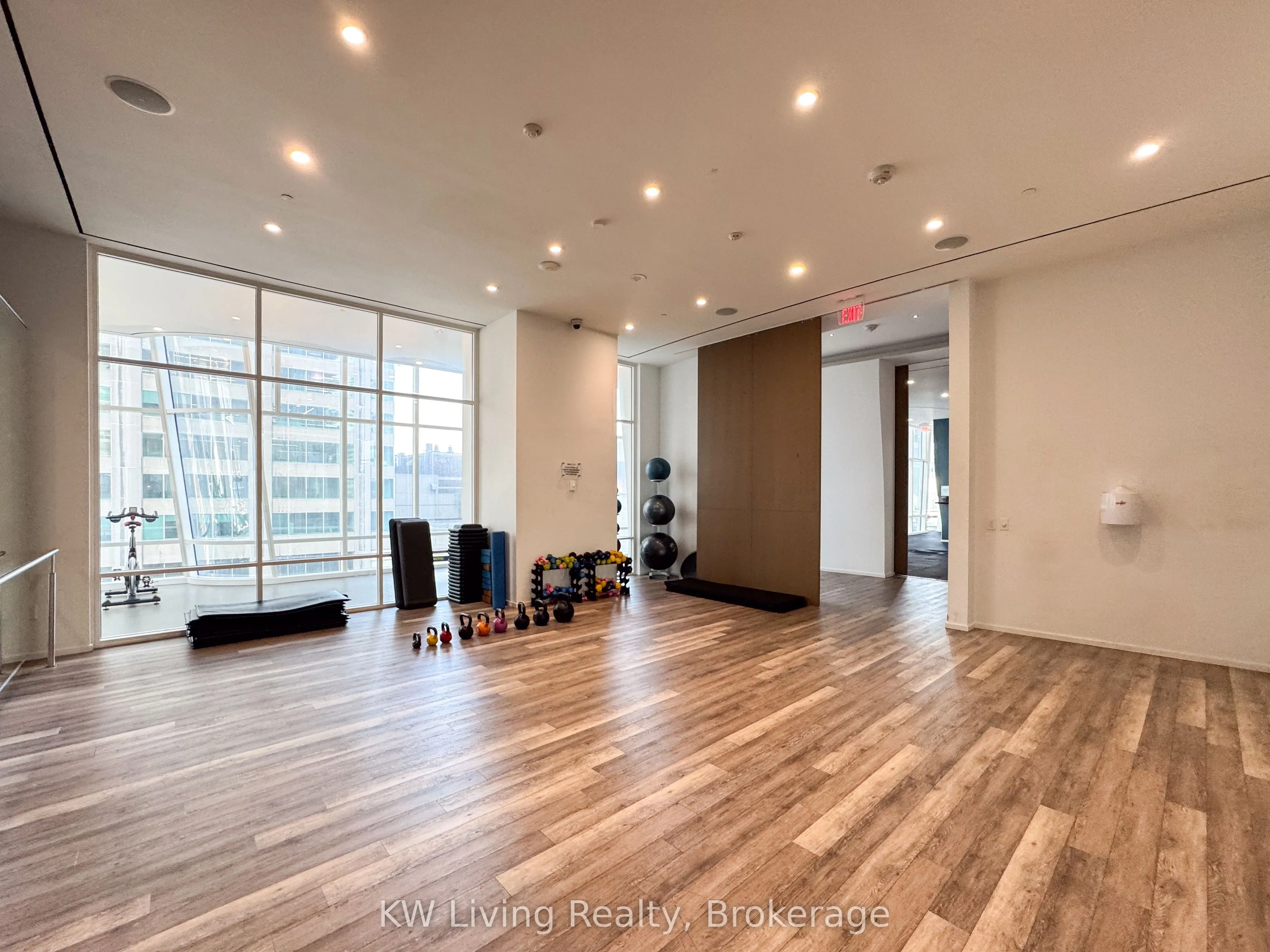 1 Bloor Street E, #6107
