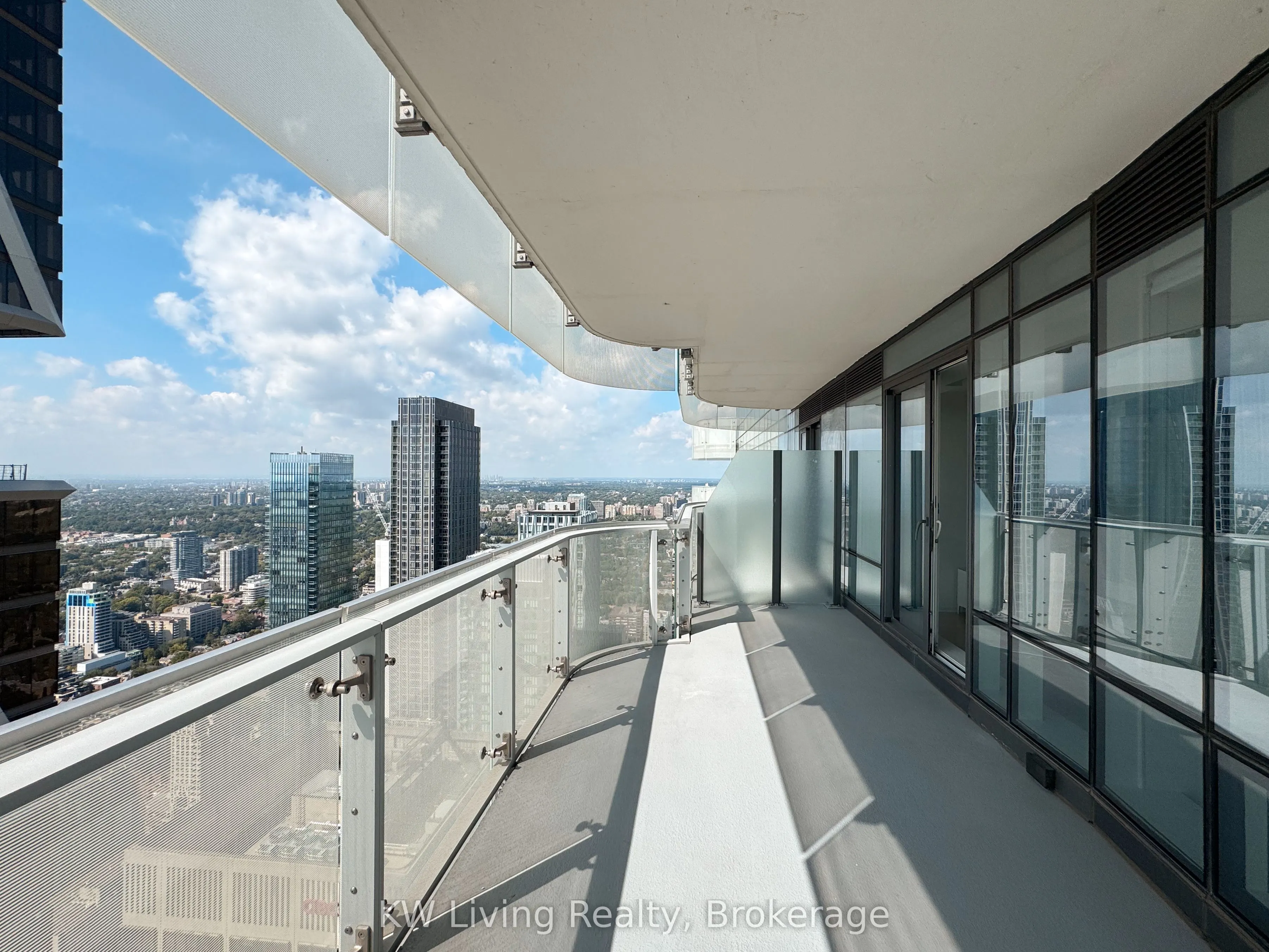 1 Bloor Street E, #6107