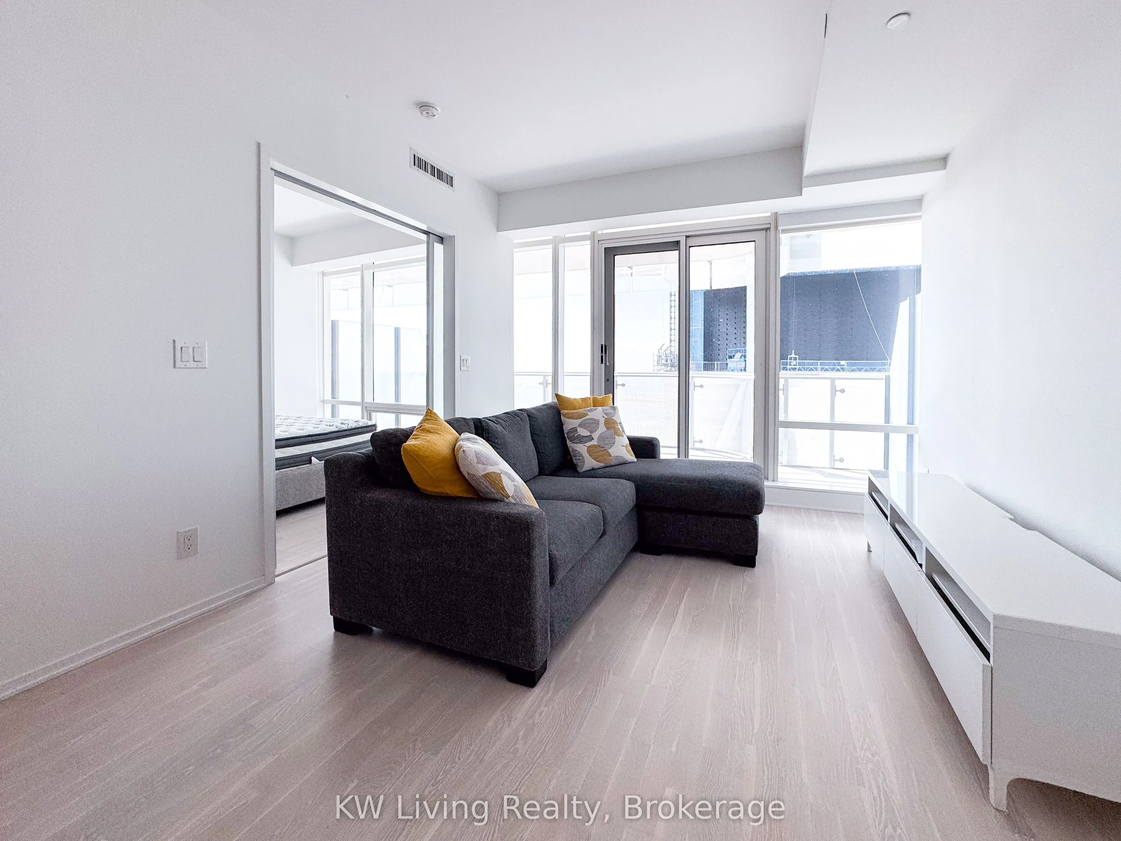 1 Bloor Street E, #6107
