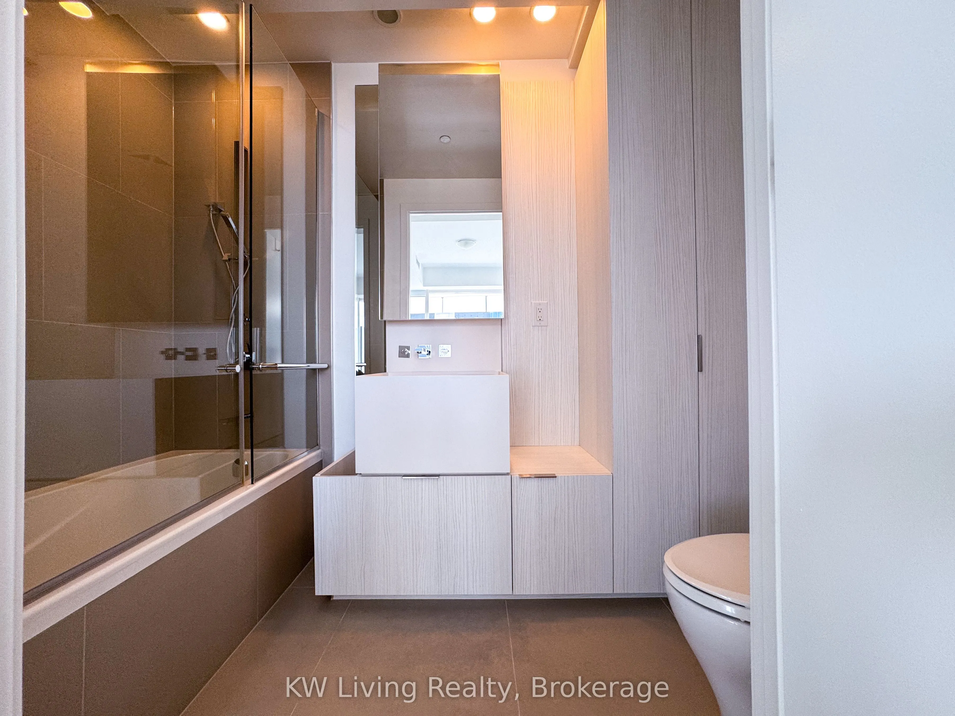 1 Bloor Street E, #6107