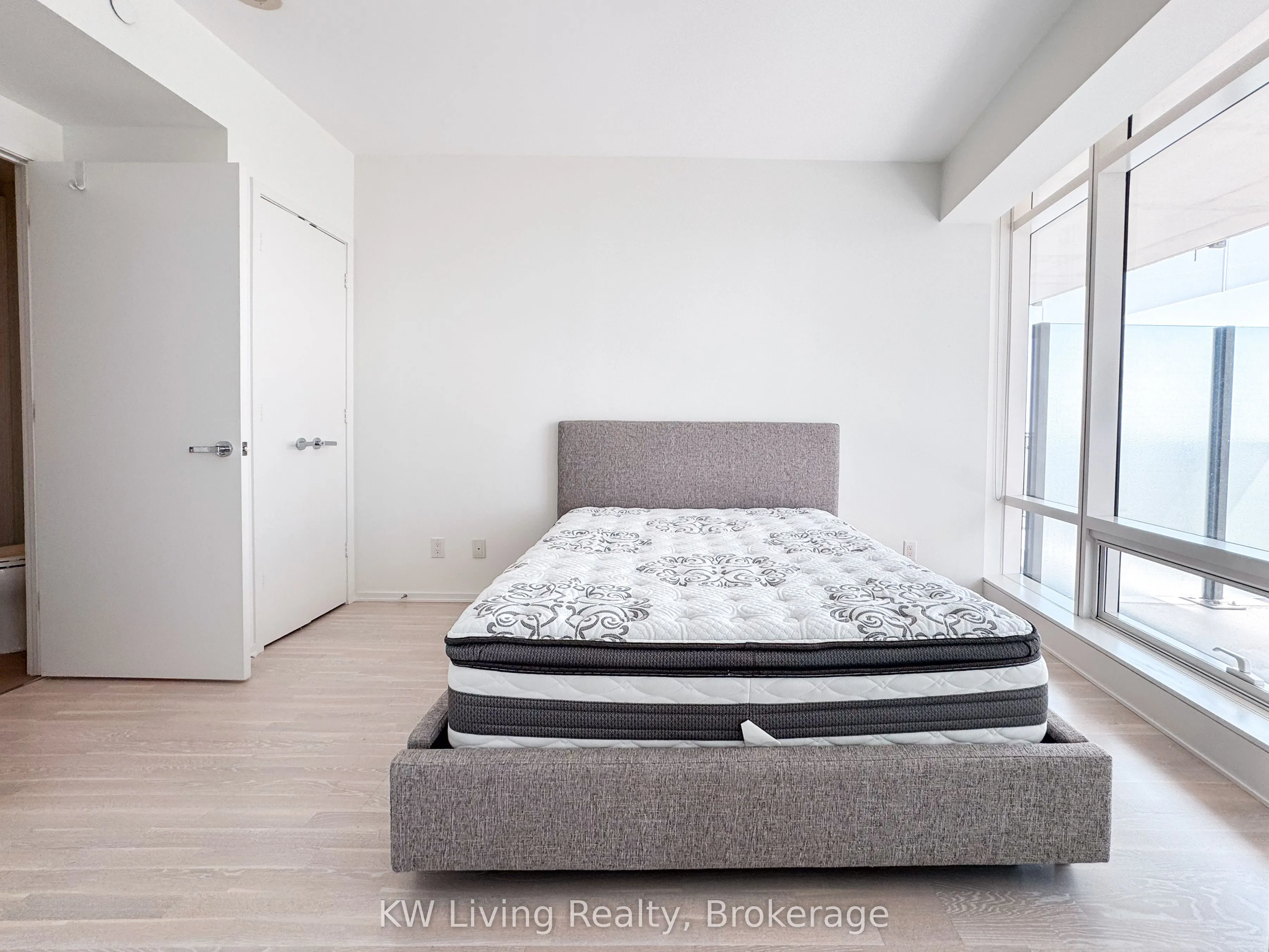 1 Bloor Street E, #6107