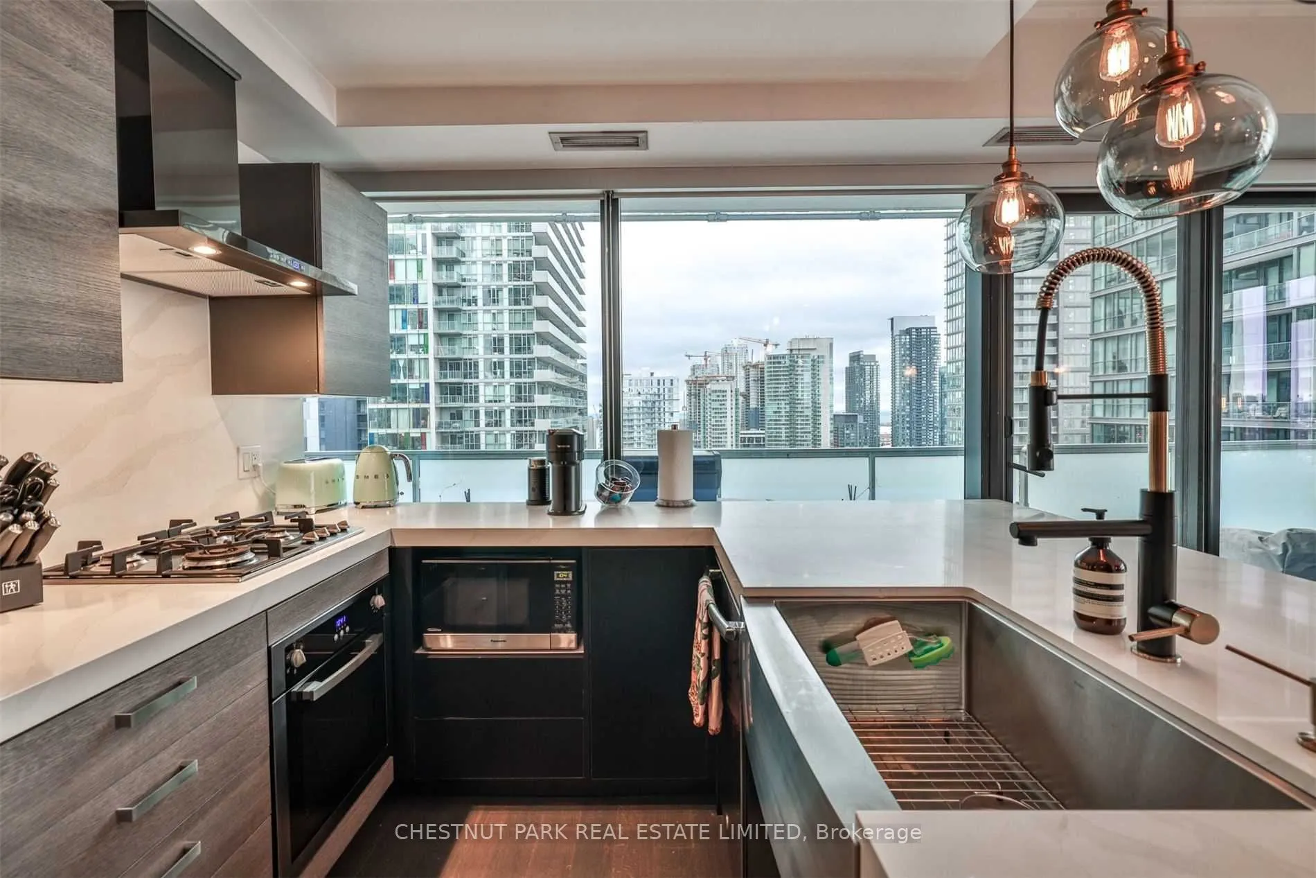 11 Charlotte Street, #1902