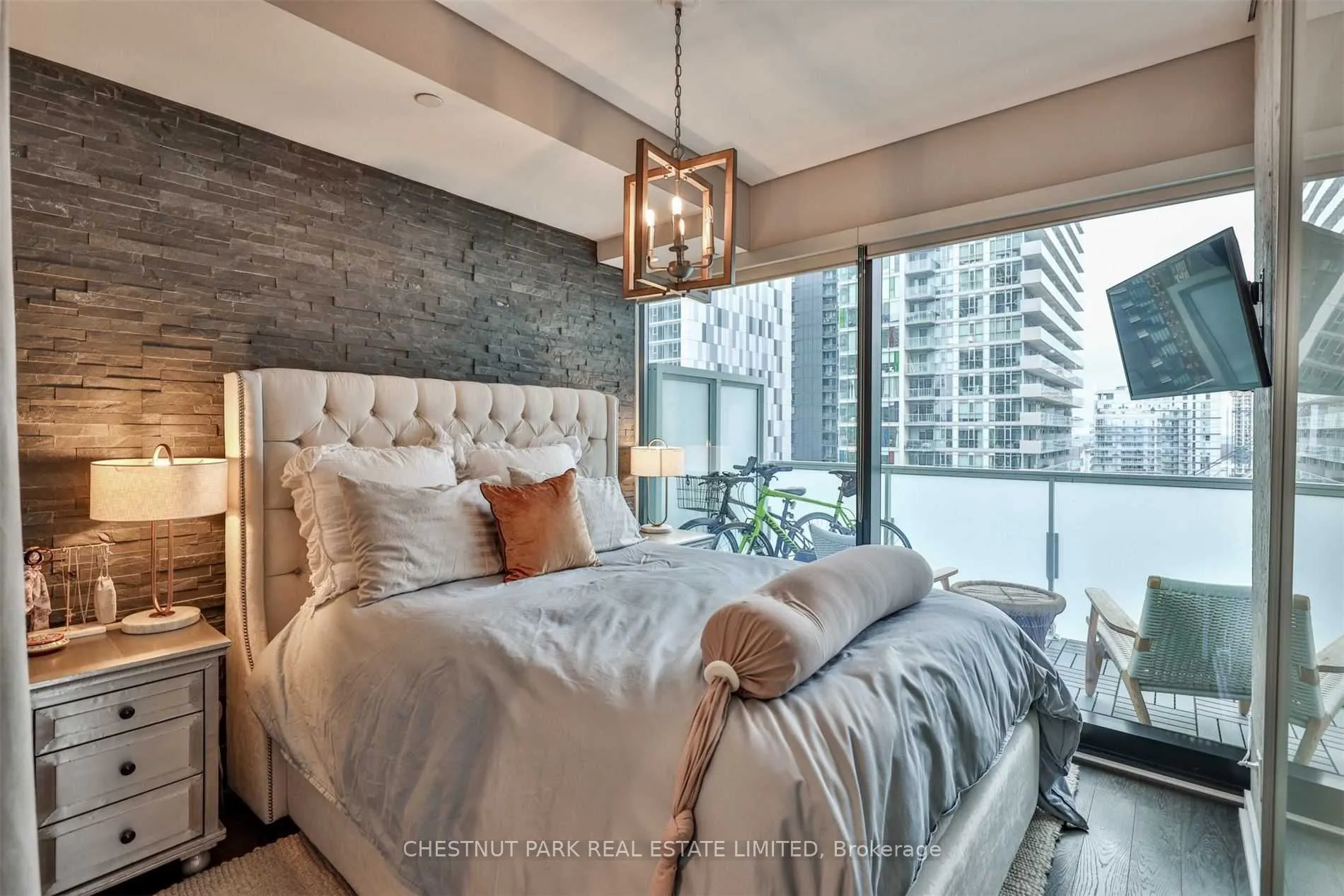 11 Charlotte Street, #1902
