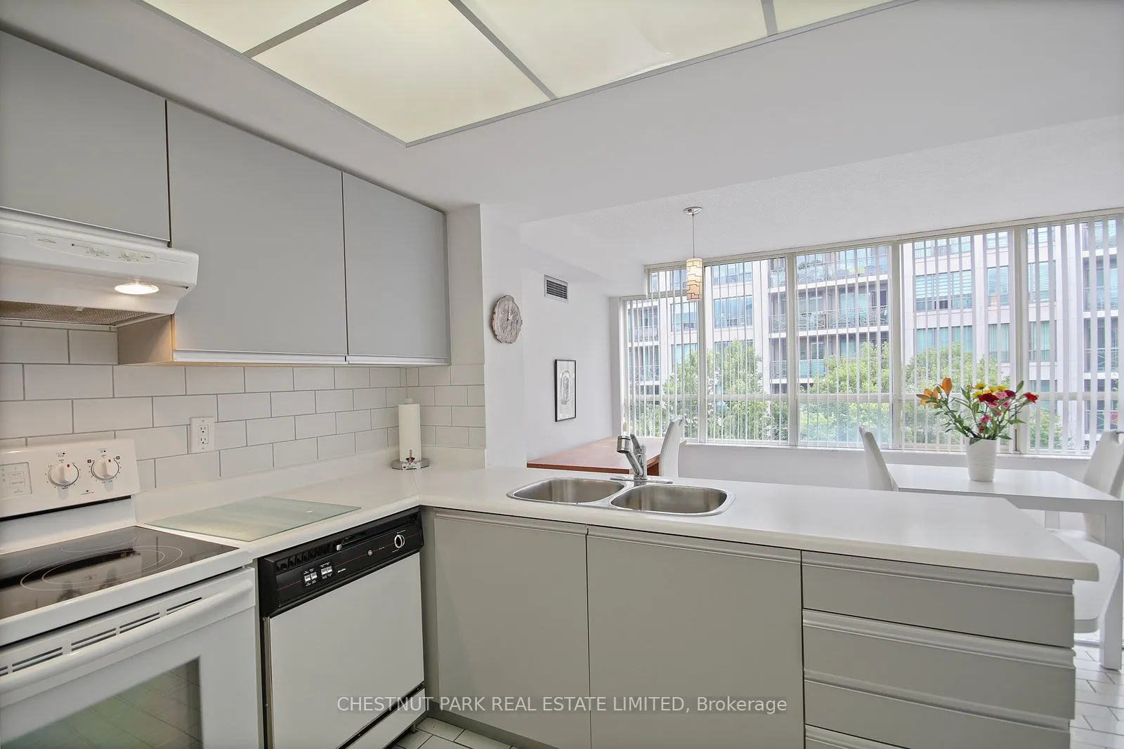 215 The Donway W, #511