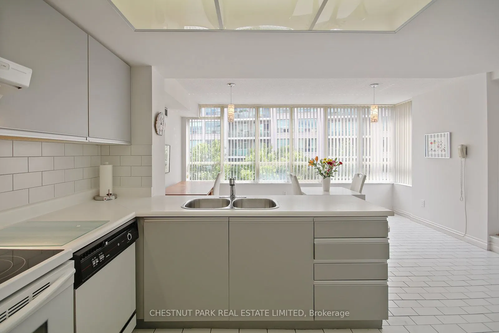 215 The Donway W, #511