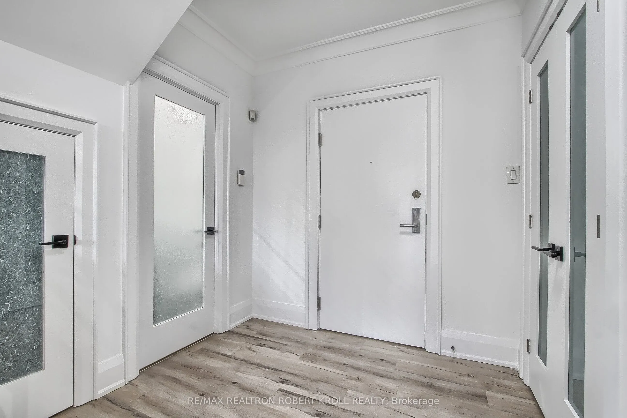 55A Avenue Road, #406