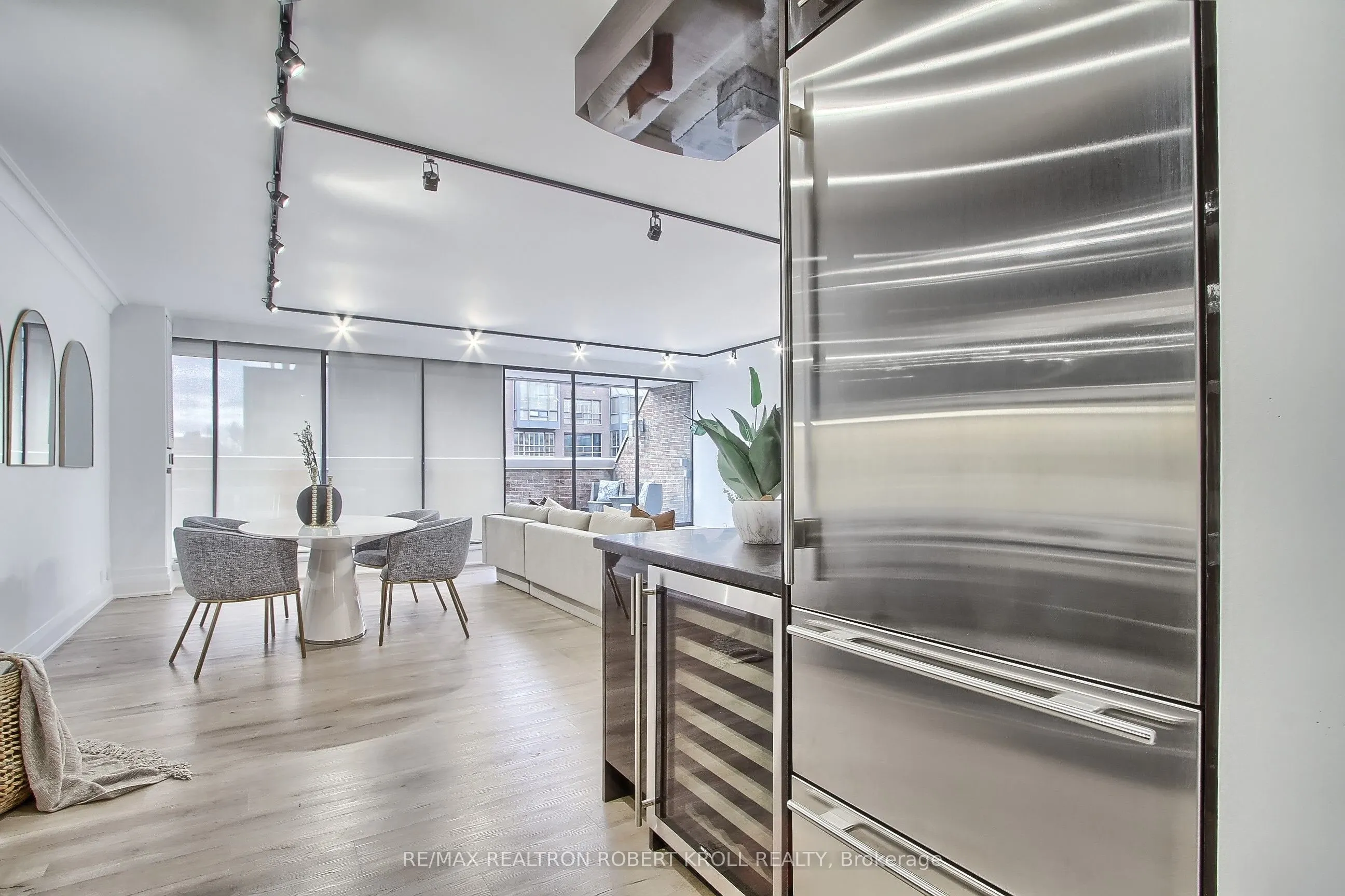 55A Avenue Road #406