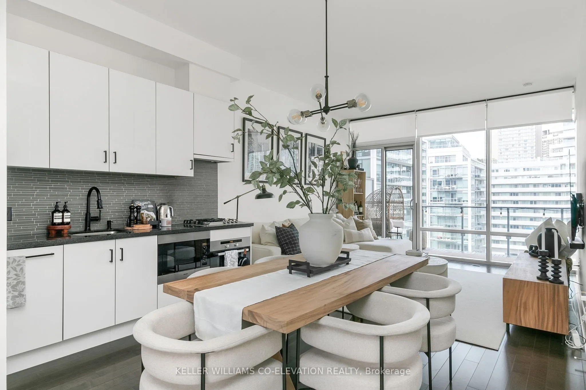 39 Queens Quay E, #835
