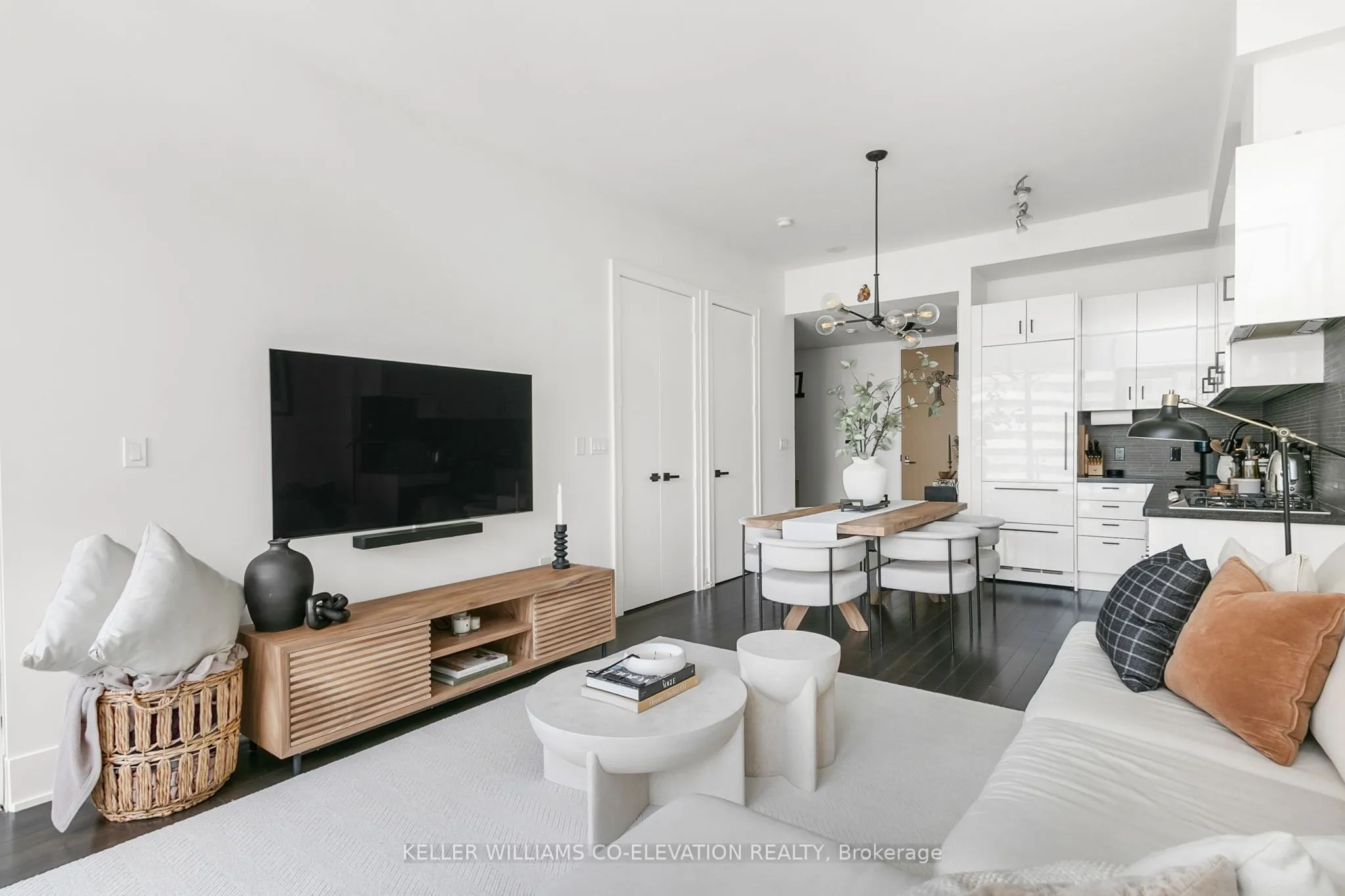 39 Queens Quay E, #835