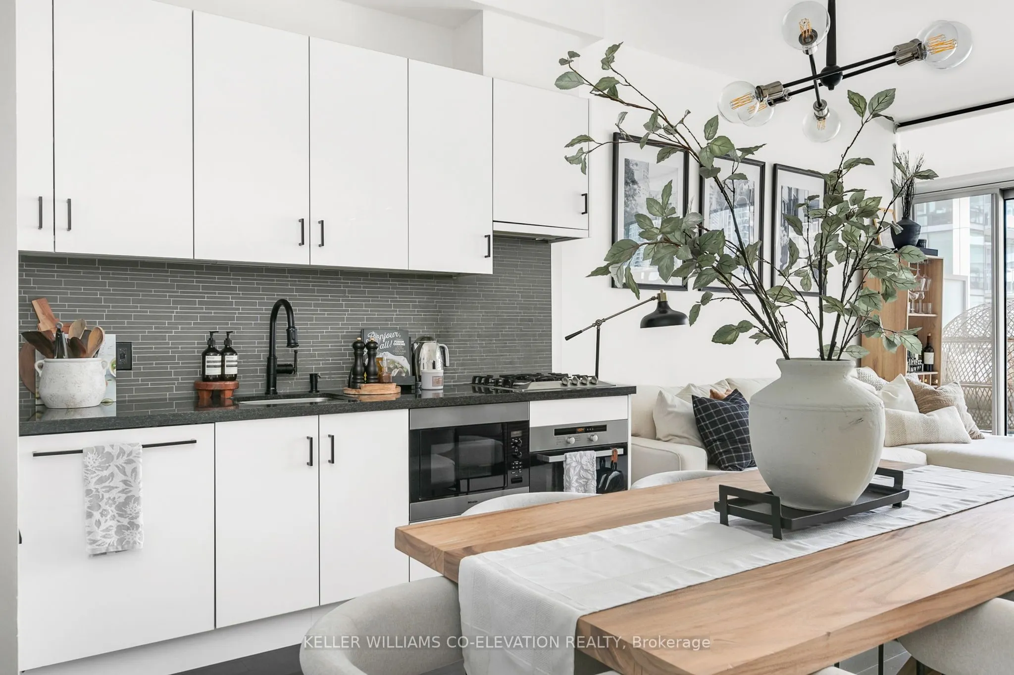 39 Queens Quay E, #835
