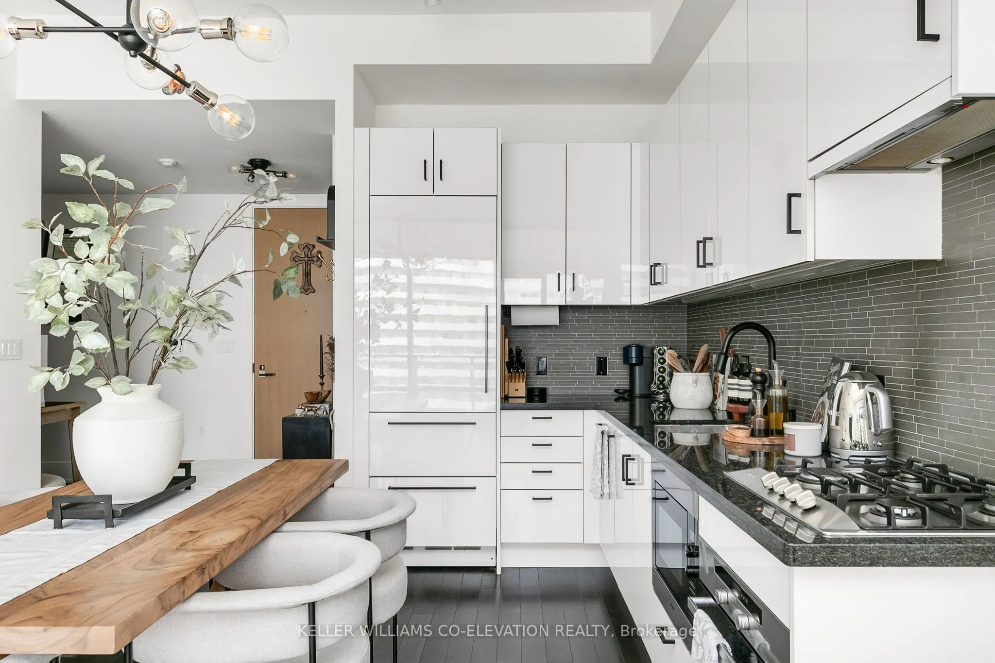 39 Queens Quay E, #835