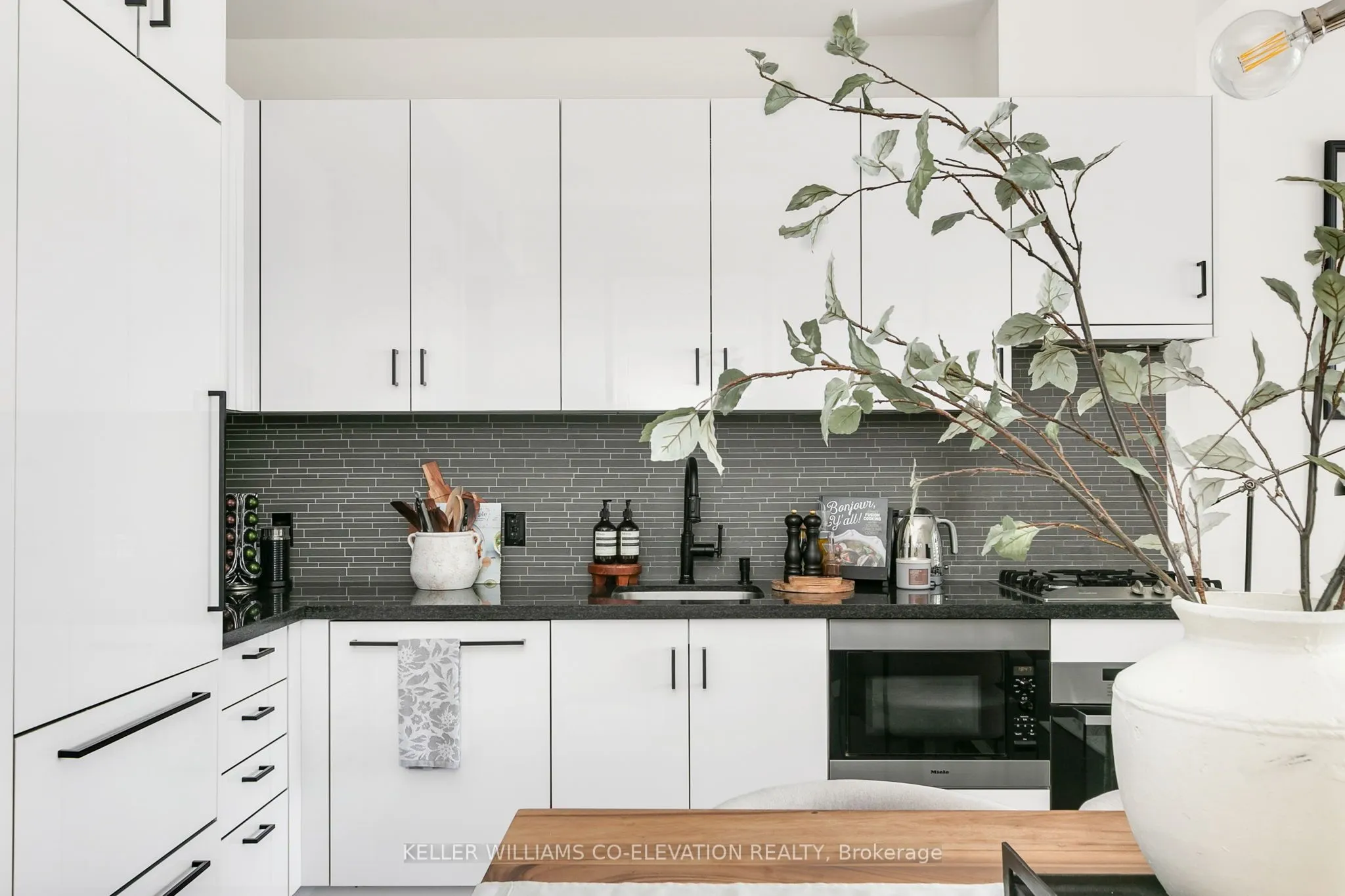 39 Queens Quay E, #835