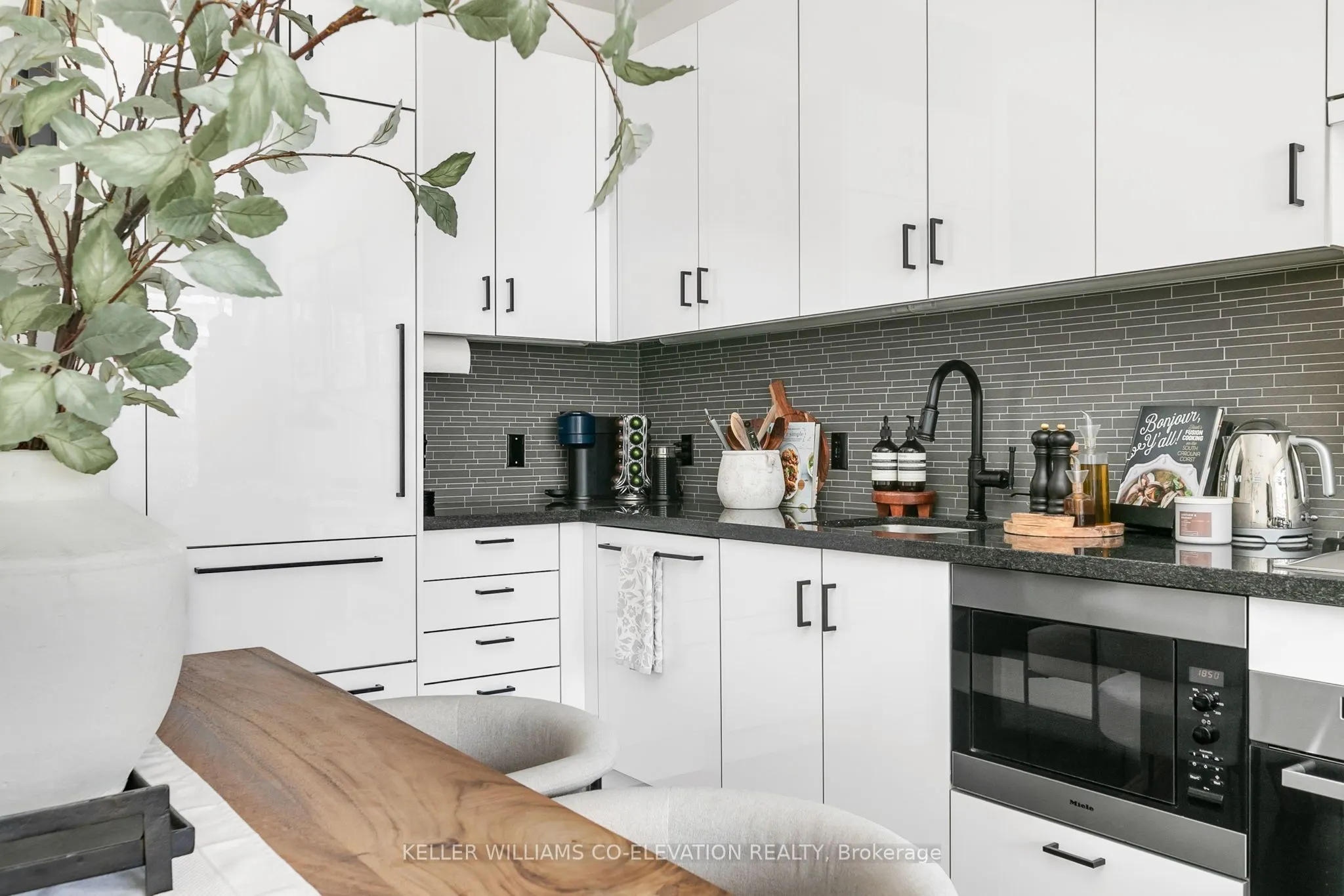 39 Queens Quay E, #835