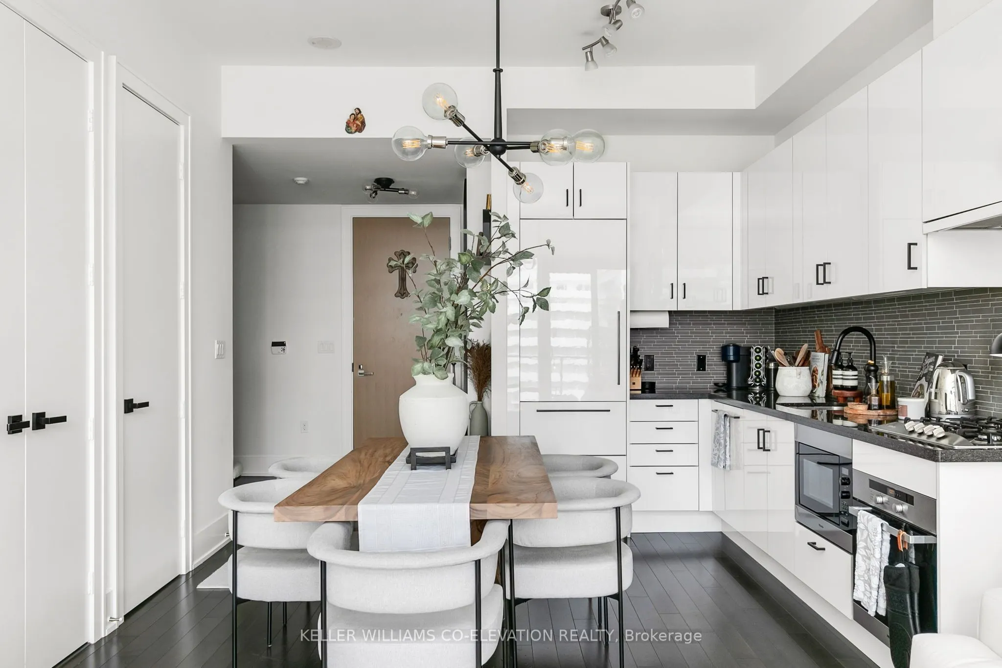 39 Queens Quay E, #835