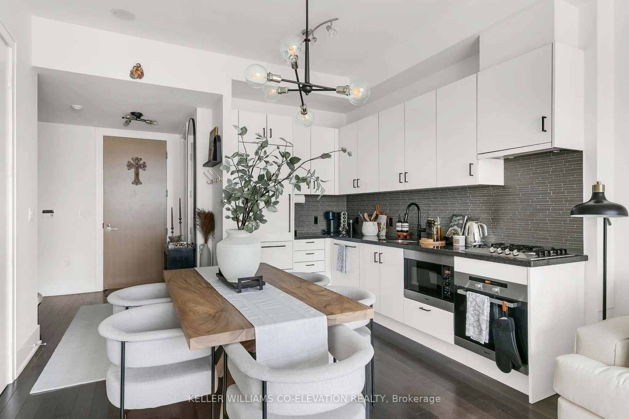 39 Queens Quay E, #835