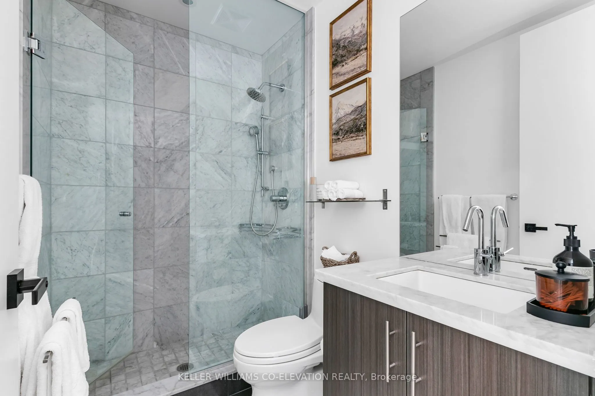 39 Queens Quay E, #835