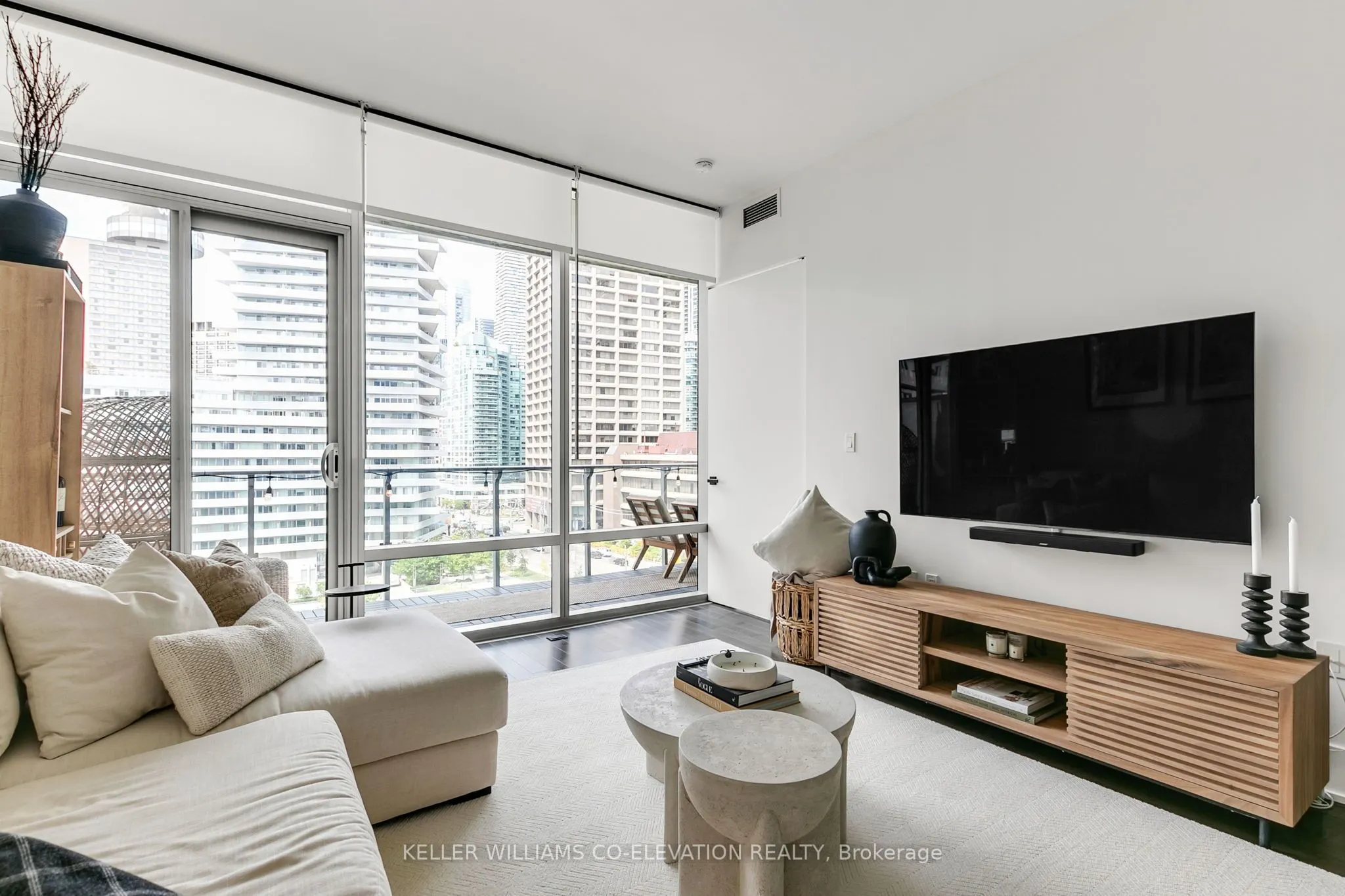 39 Queens Quay E, #835
