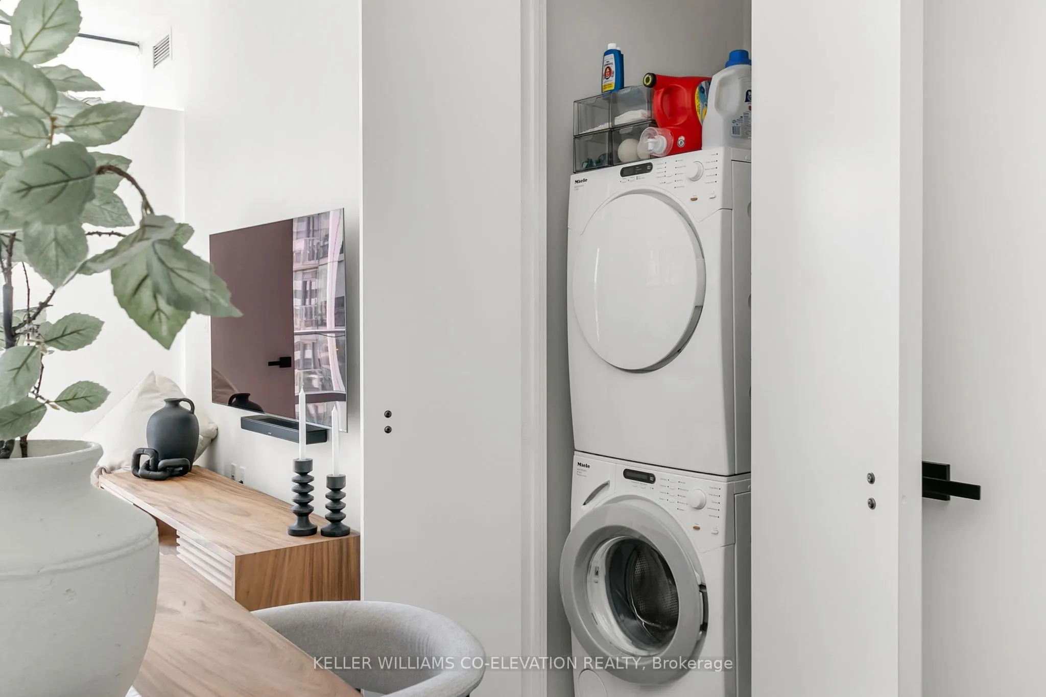 39 Queens Quay E, #835